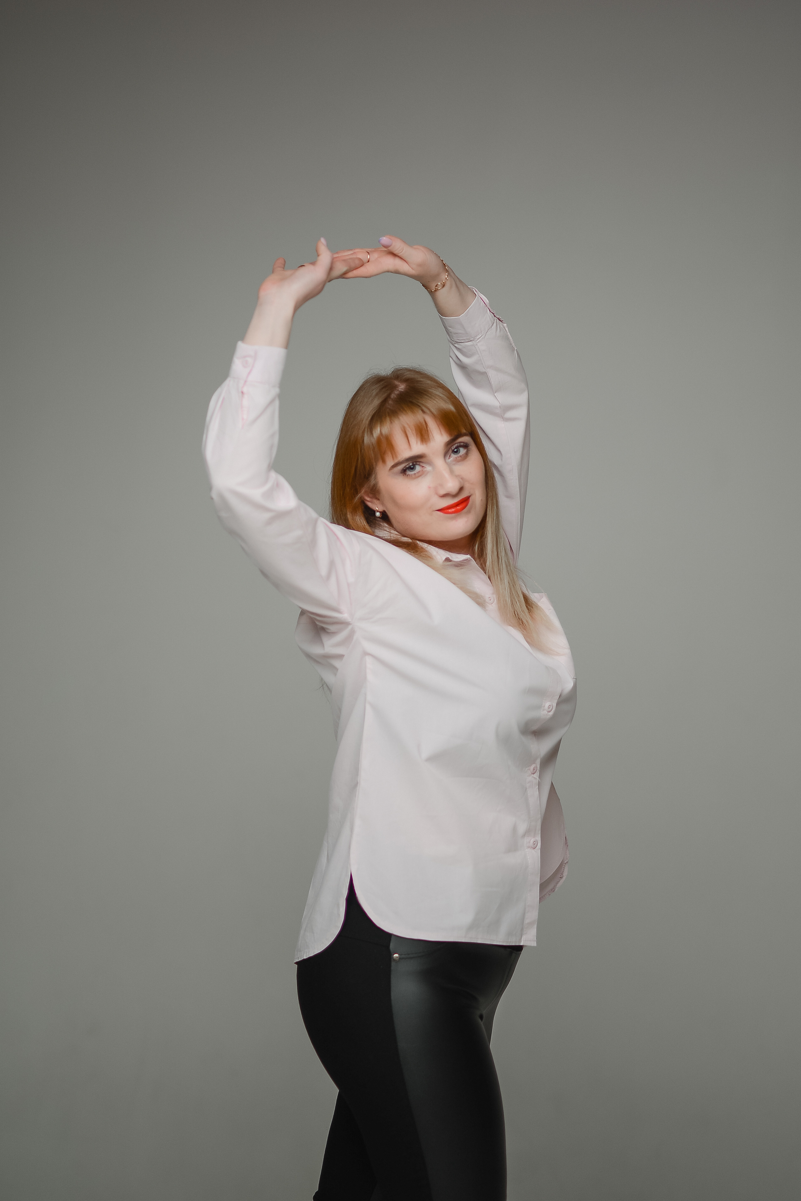 Дружный коллектив в студии. Thephoto-russia.ru