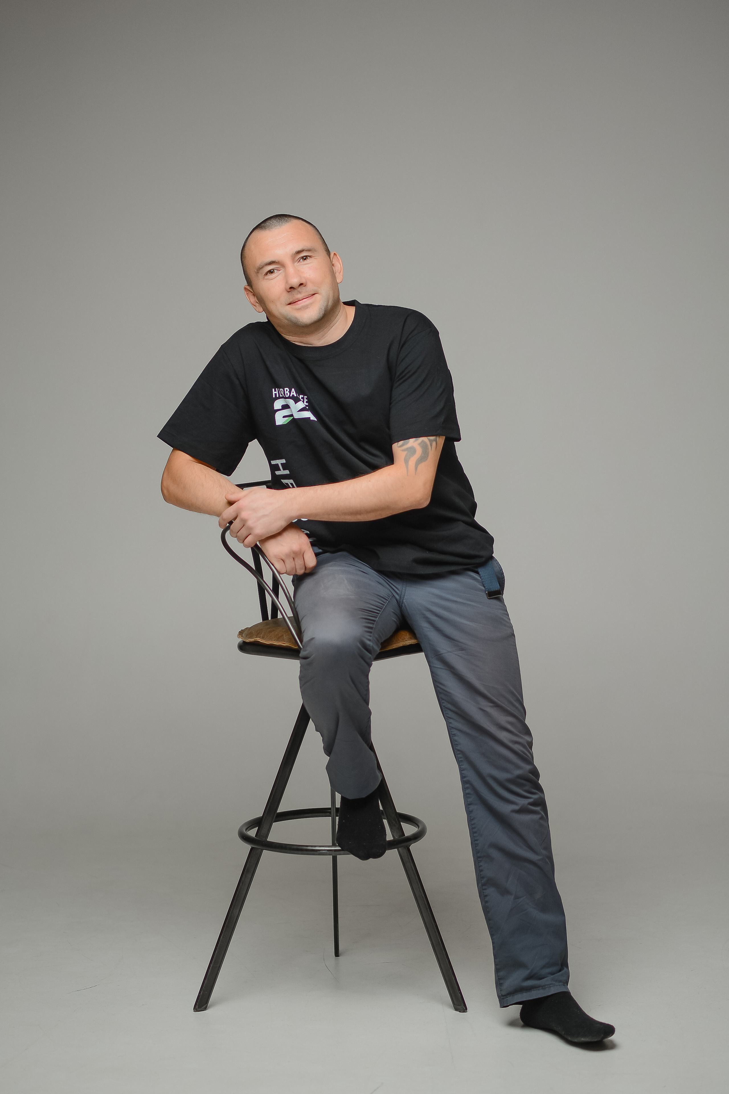 Дружный коллектив в студии. Thephoto-russia.ru