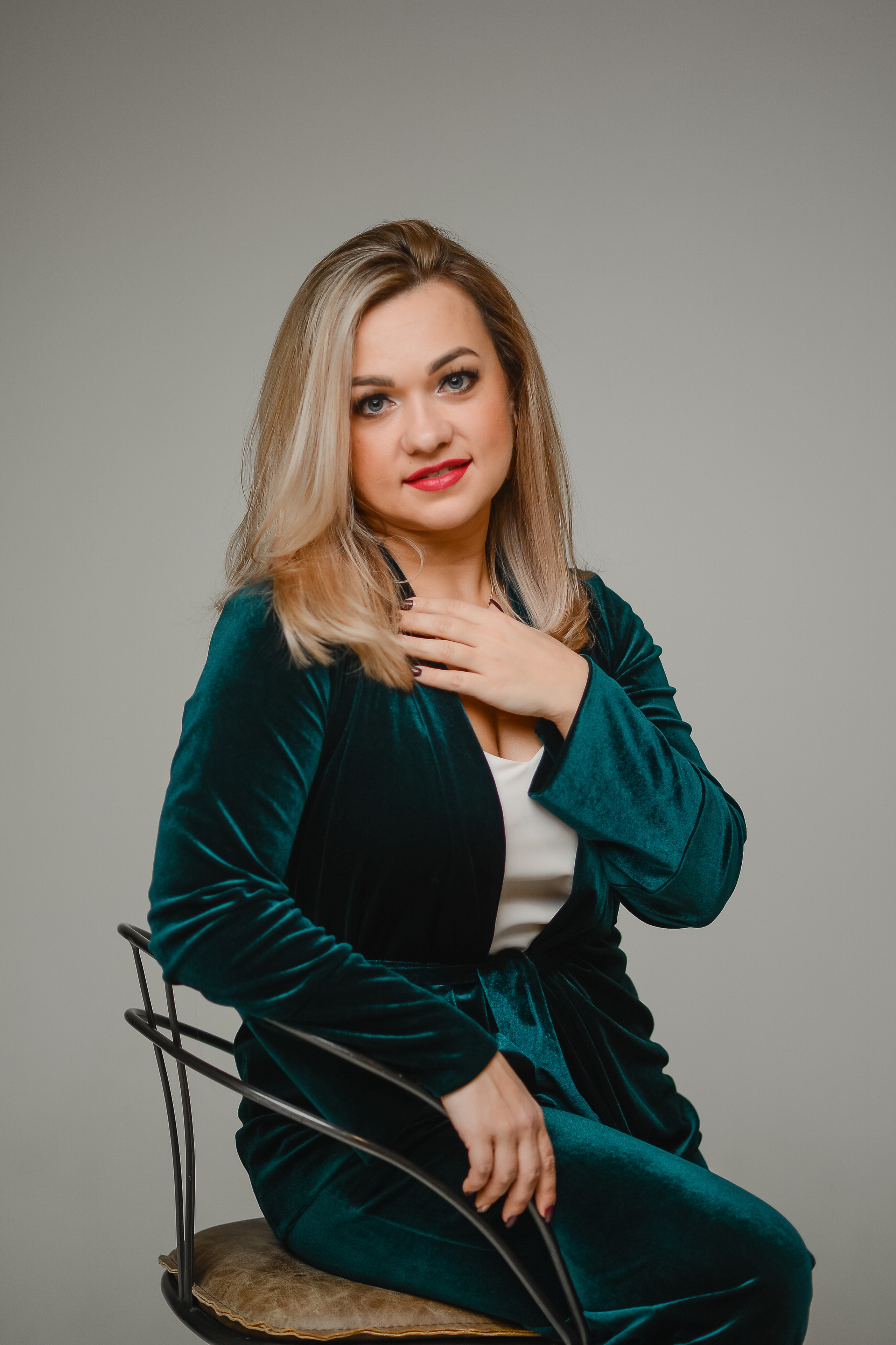 Дружный коллектив в студии. Thephoto-russia.ru