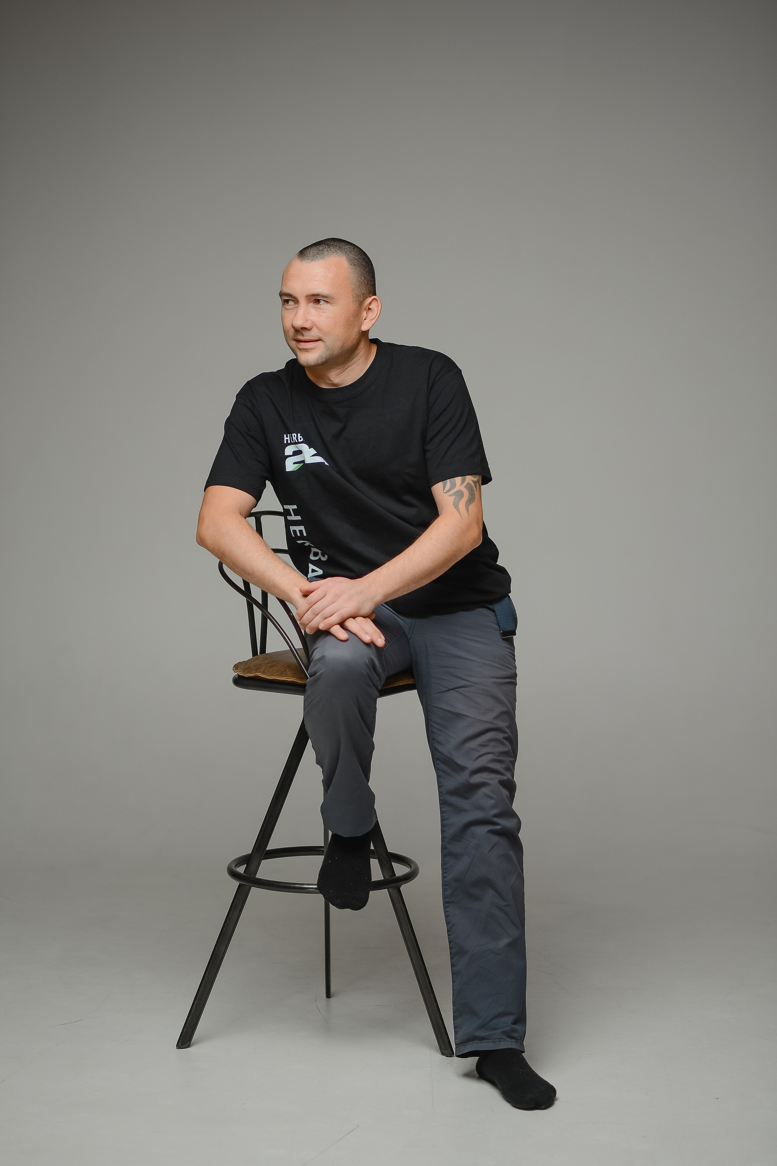 Дружный коллектив в студии. Thephoto-russia.ru