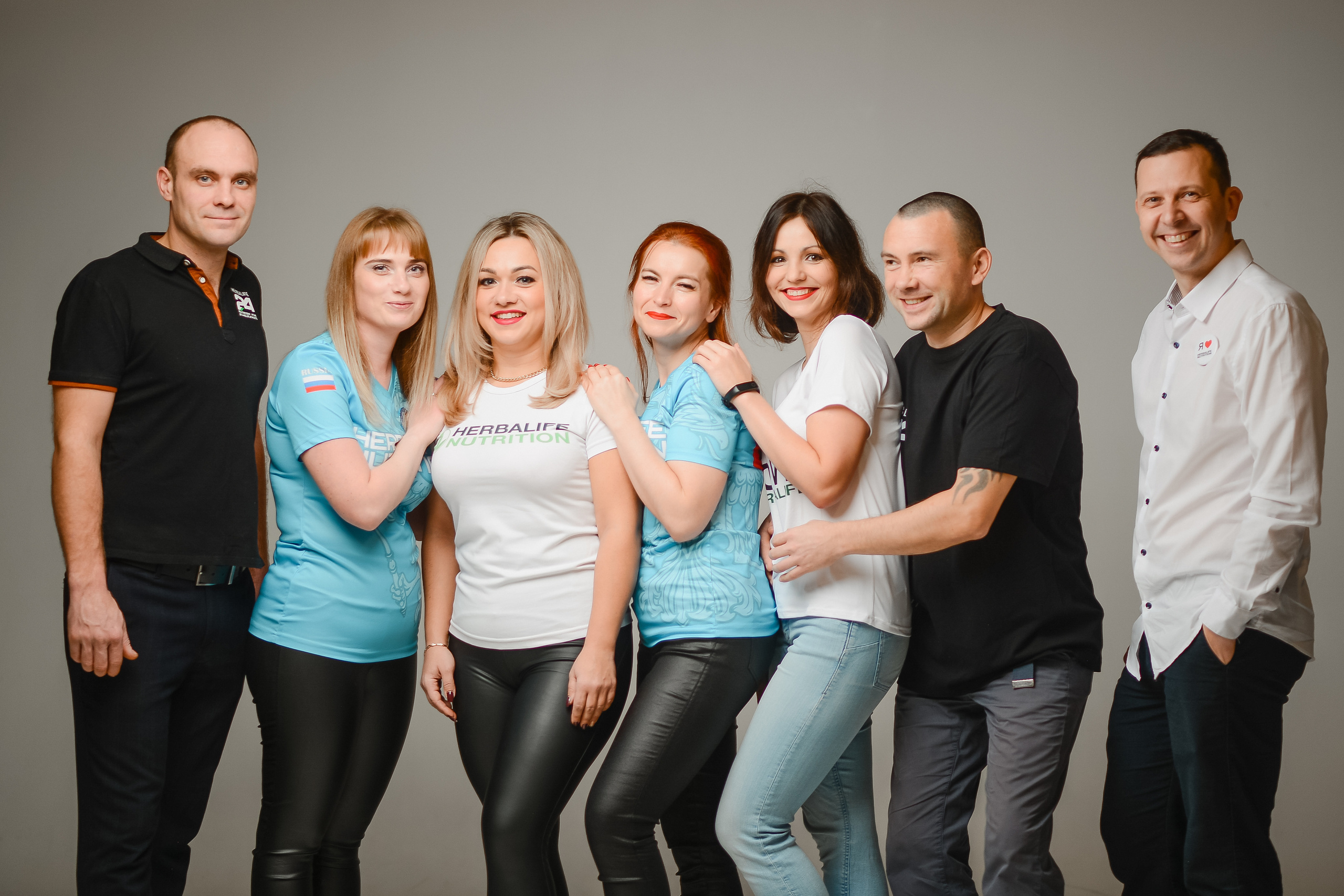 Дружный коллектив в студии. Thephoto-russia.ru