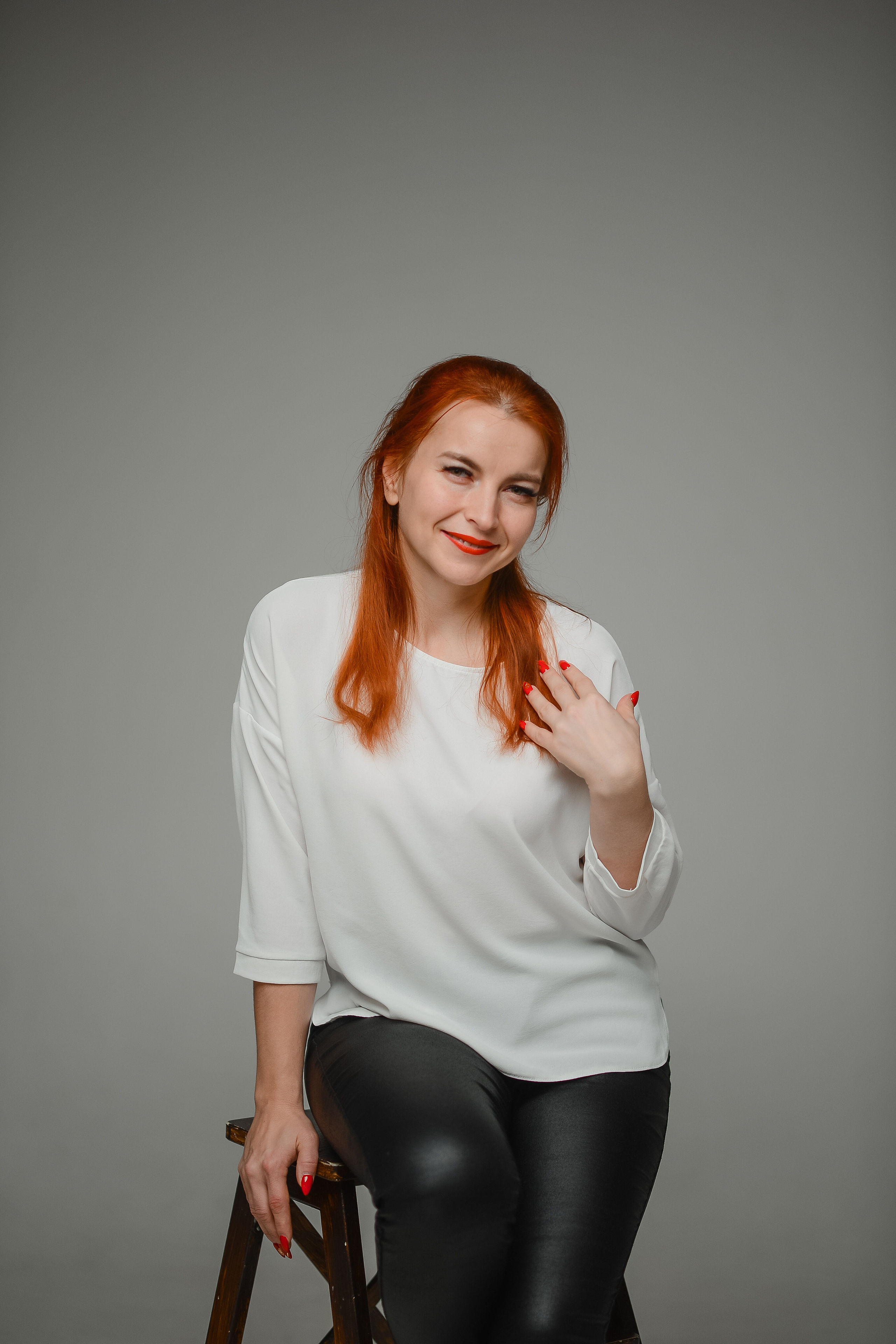 Дружный коллектив в студии. Thephoto-russia.ru