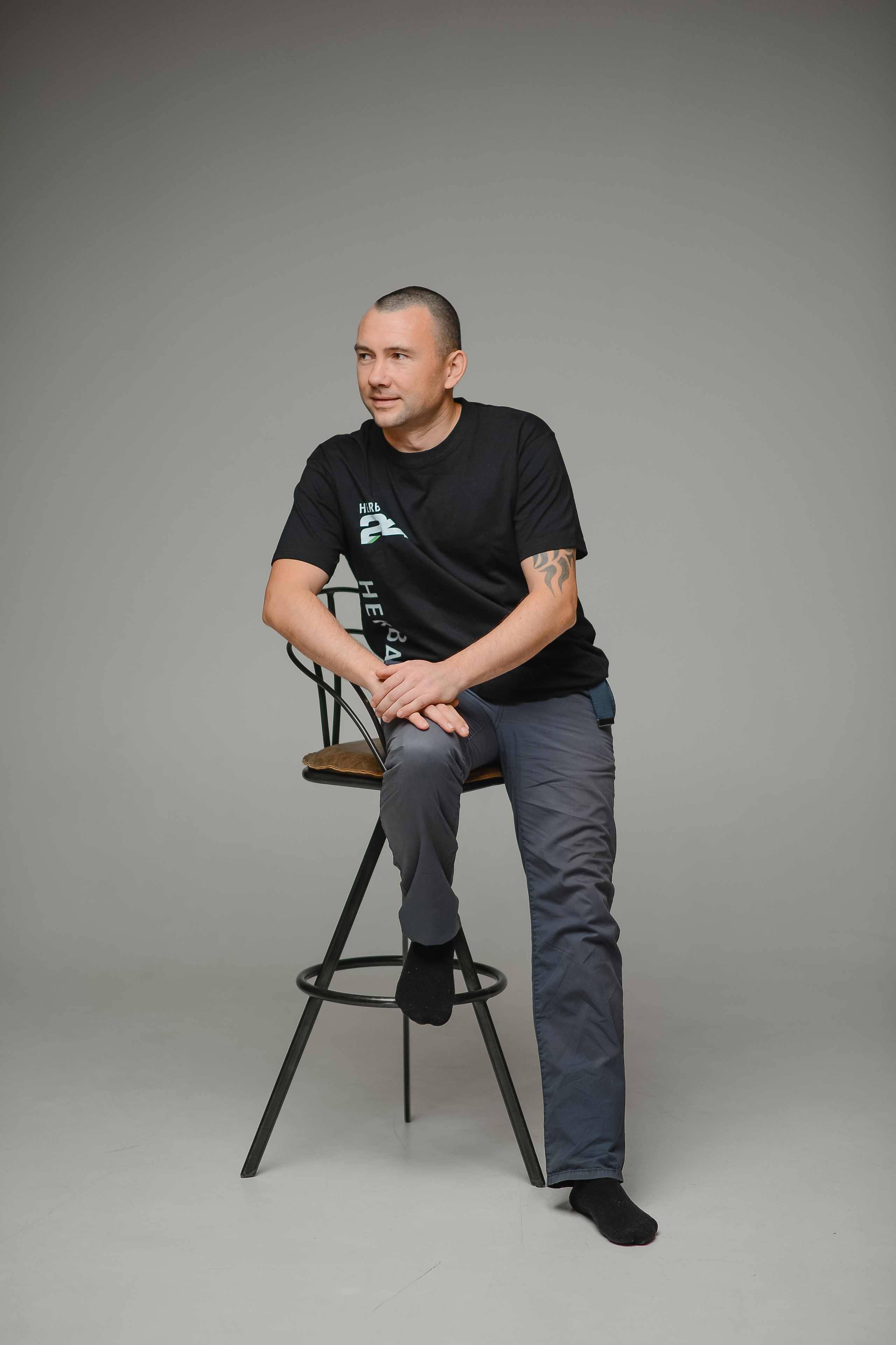 Дружный коллектив в студии. Thephoto-russia.ru