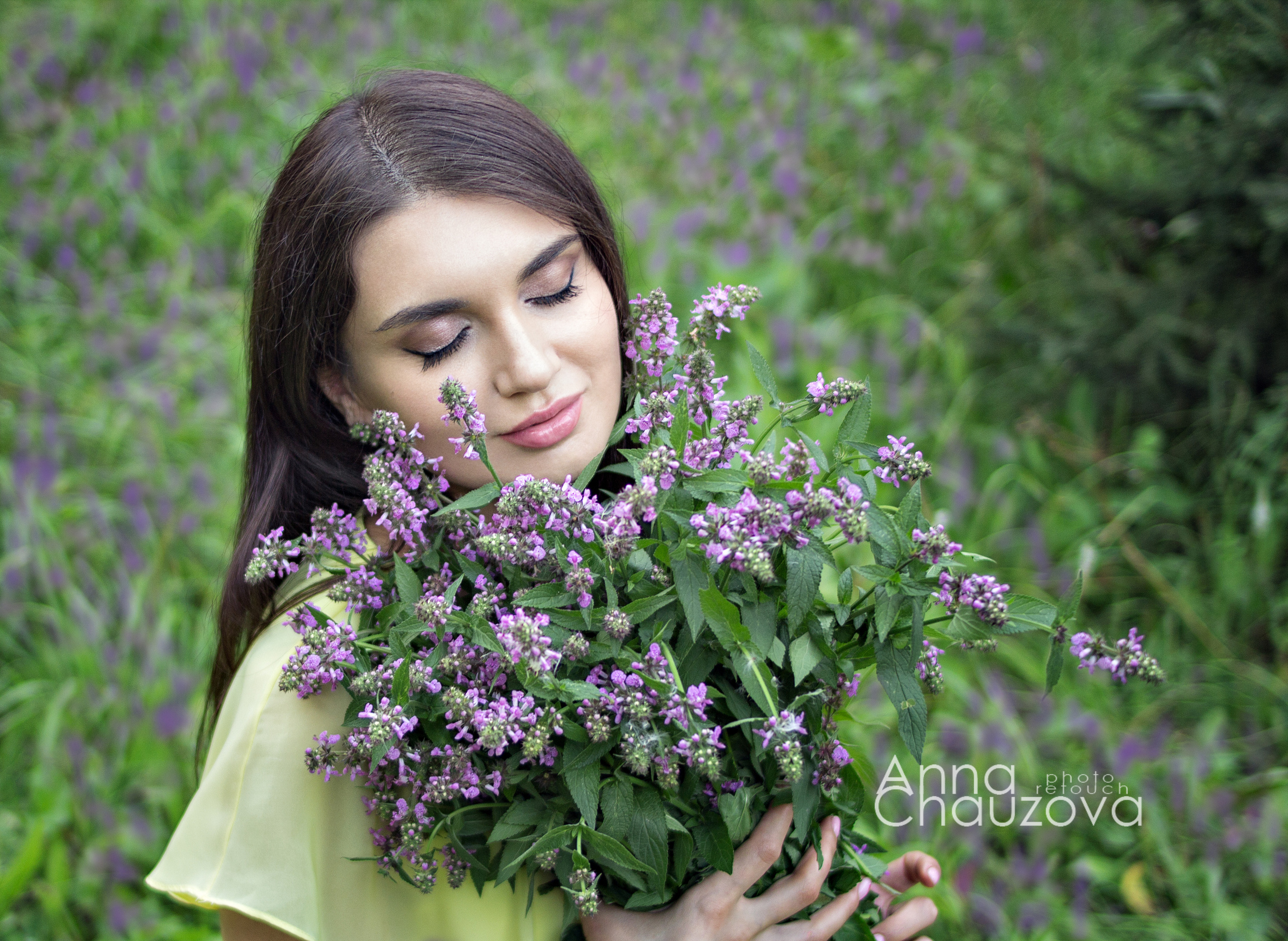 В парке с цветами. Фотограф-ретушер Анна Чаузова