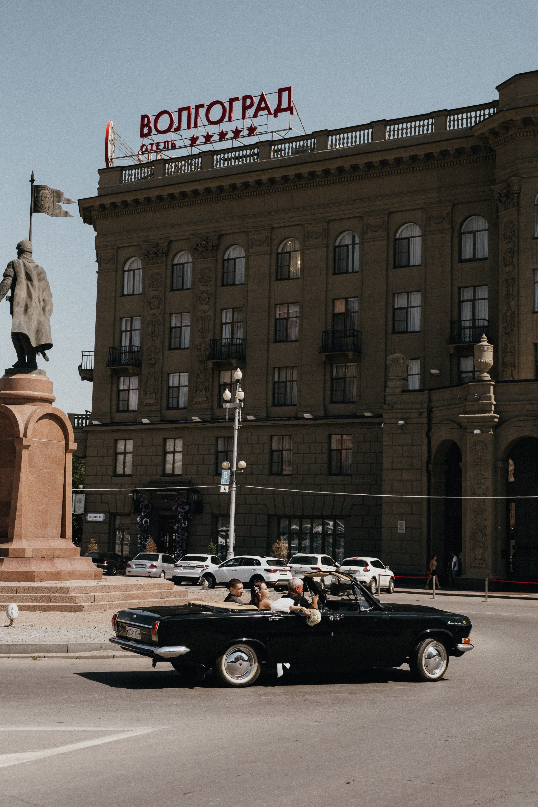 Свадебная съемка с машиной Волгоград. Свадебный и семейный фотограф в Волгограде Кристина Иванова