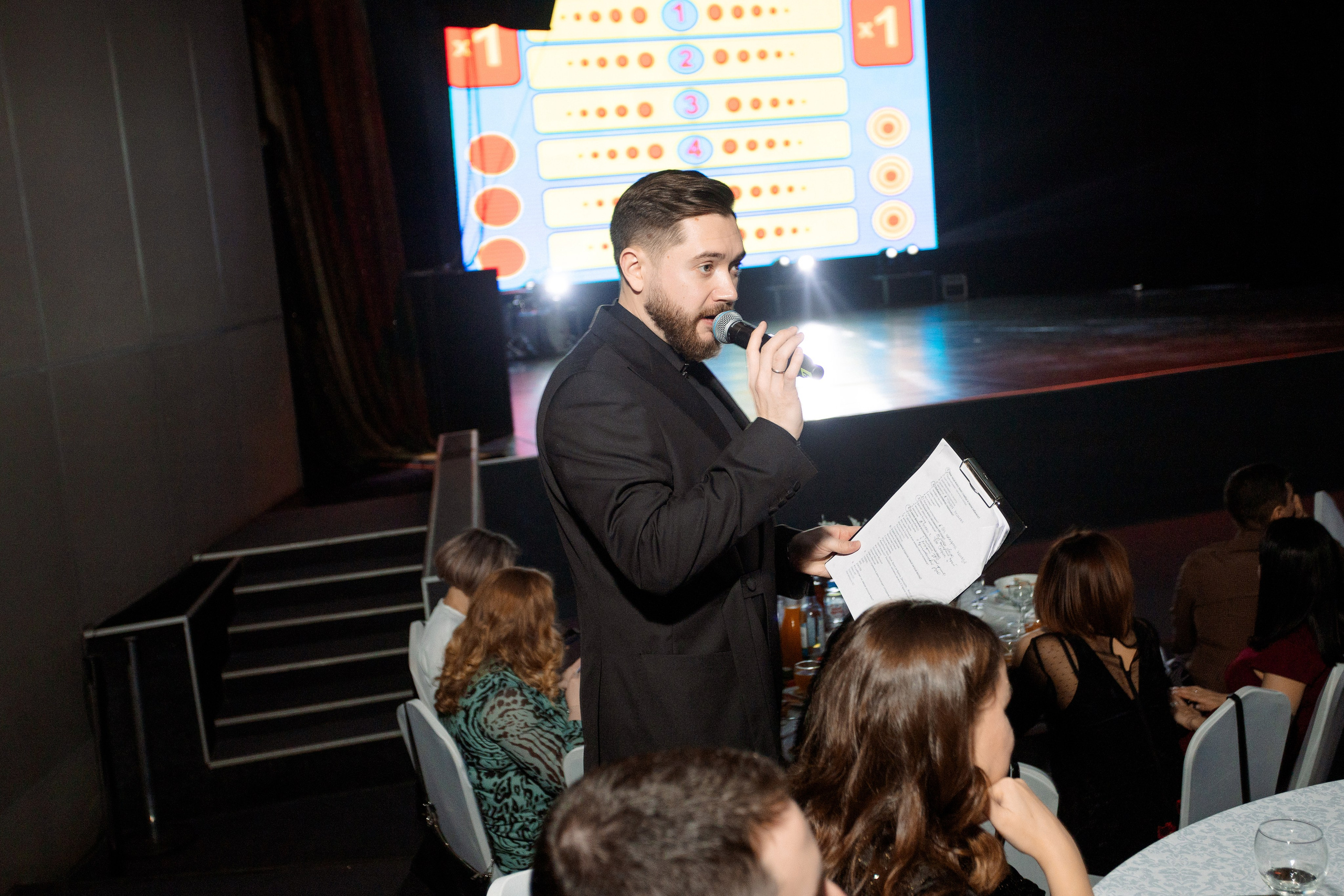 РЕПОРТАЖ: НОВЫЙ ГОД В ДК МЕТАЛЛУРГ. Профессиональный фотограф в Ижевске Леша Петров