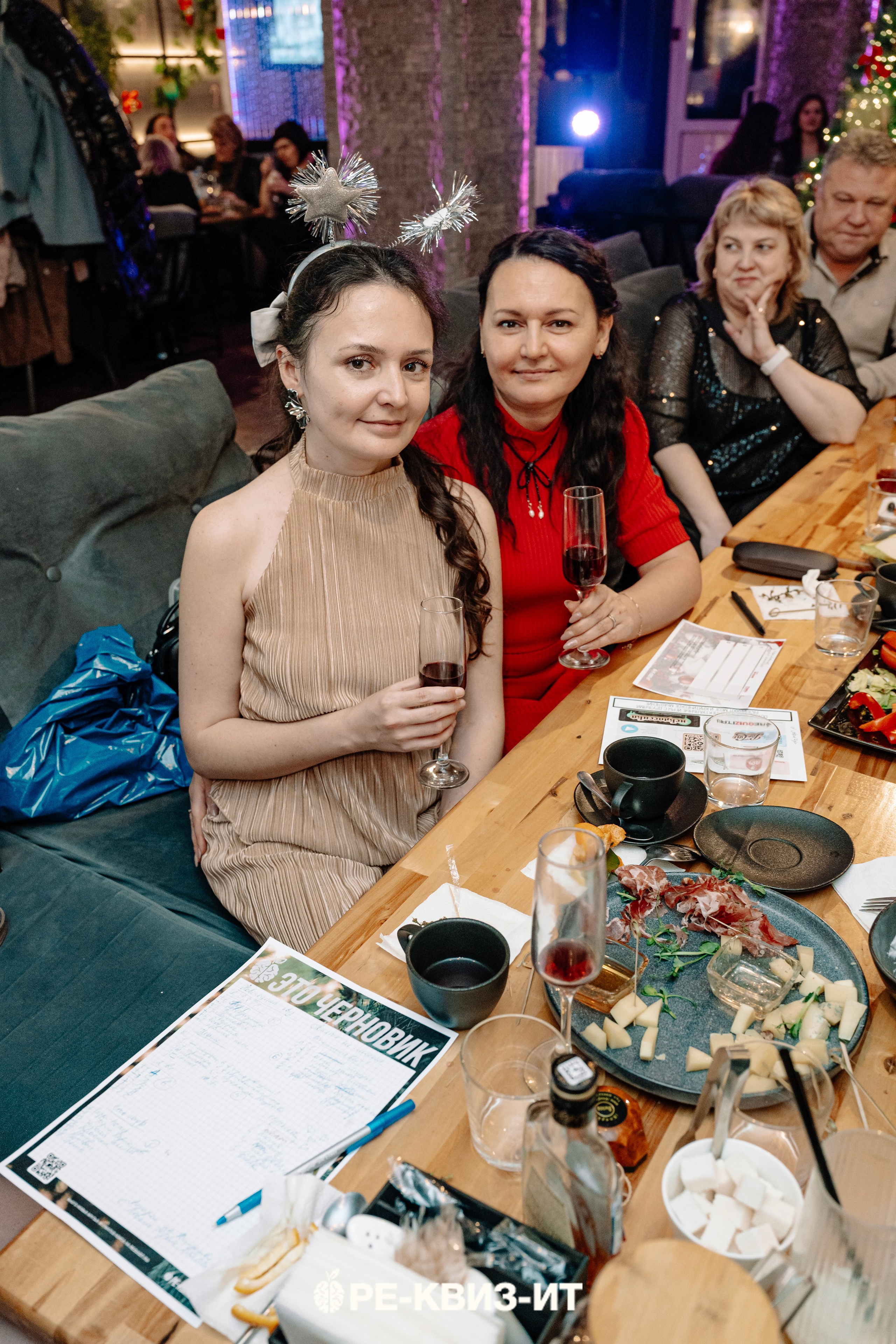 Реквизит — квиз в Зеленодольске и Волжске ZR cafe. Свадебный фотограф в Казани, и Зеленодольске Радик Мухаметов