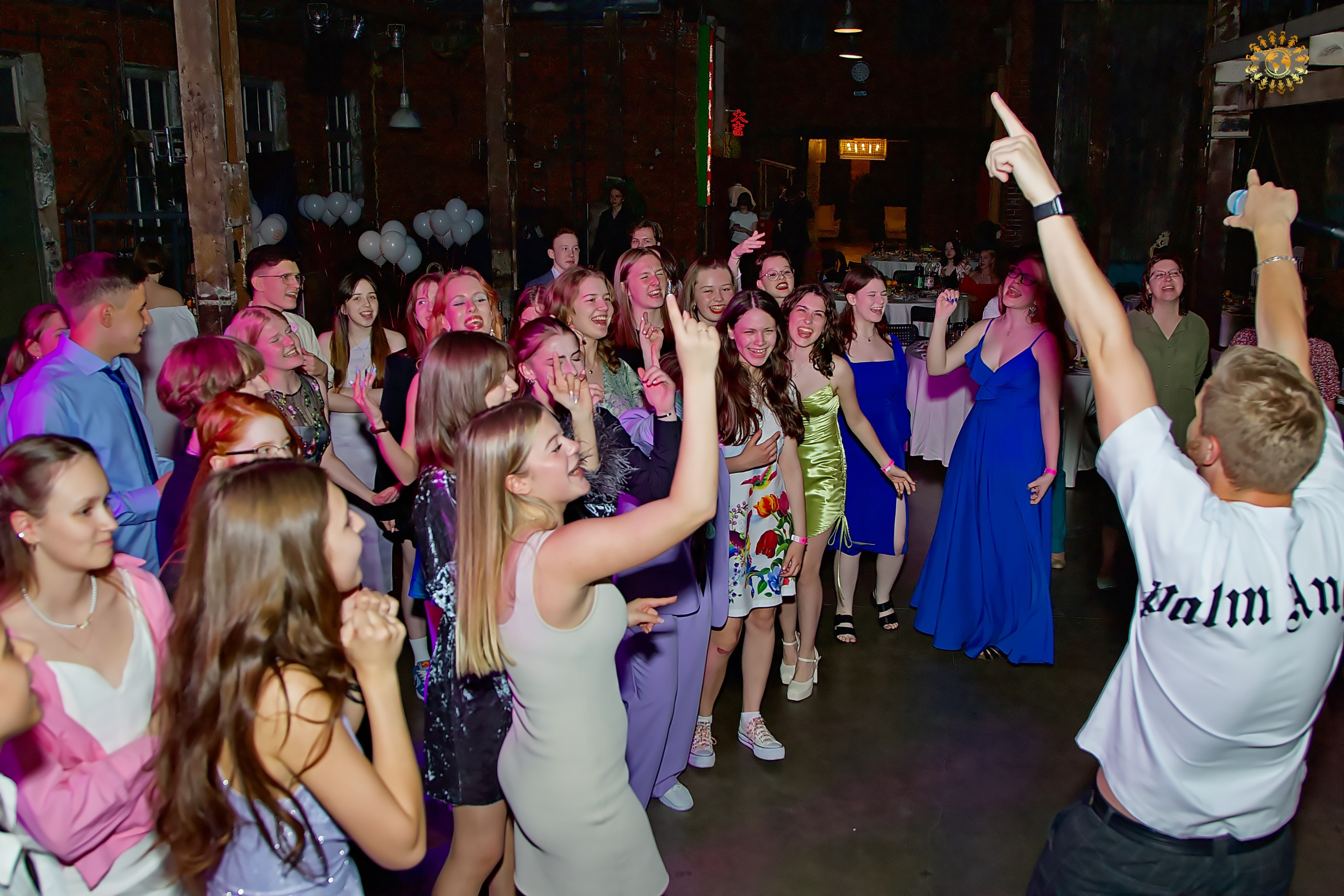 Выпускной 2023 (9-й класс, школа № 46). Loft Urban. Москва. Репортажная съемка в Москве и области. Анималистика