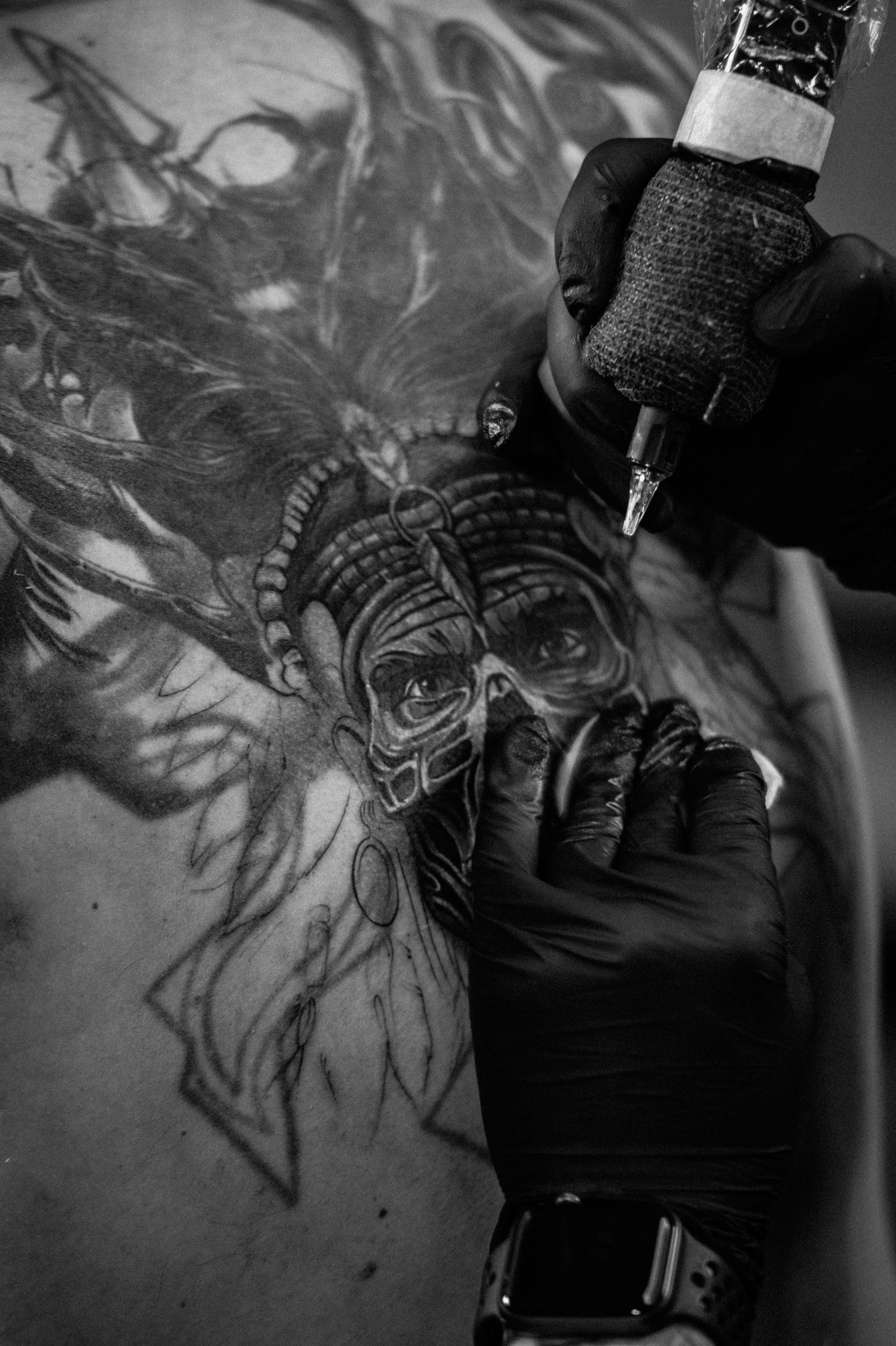 Тату-мастер. Роман Бочаров