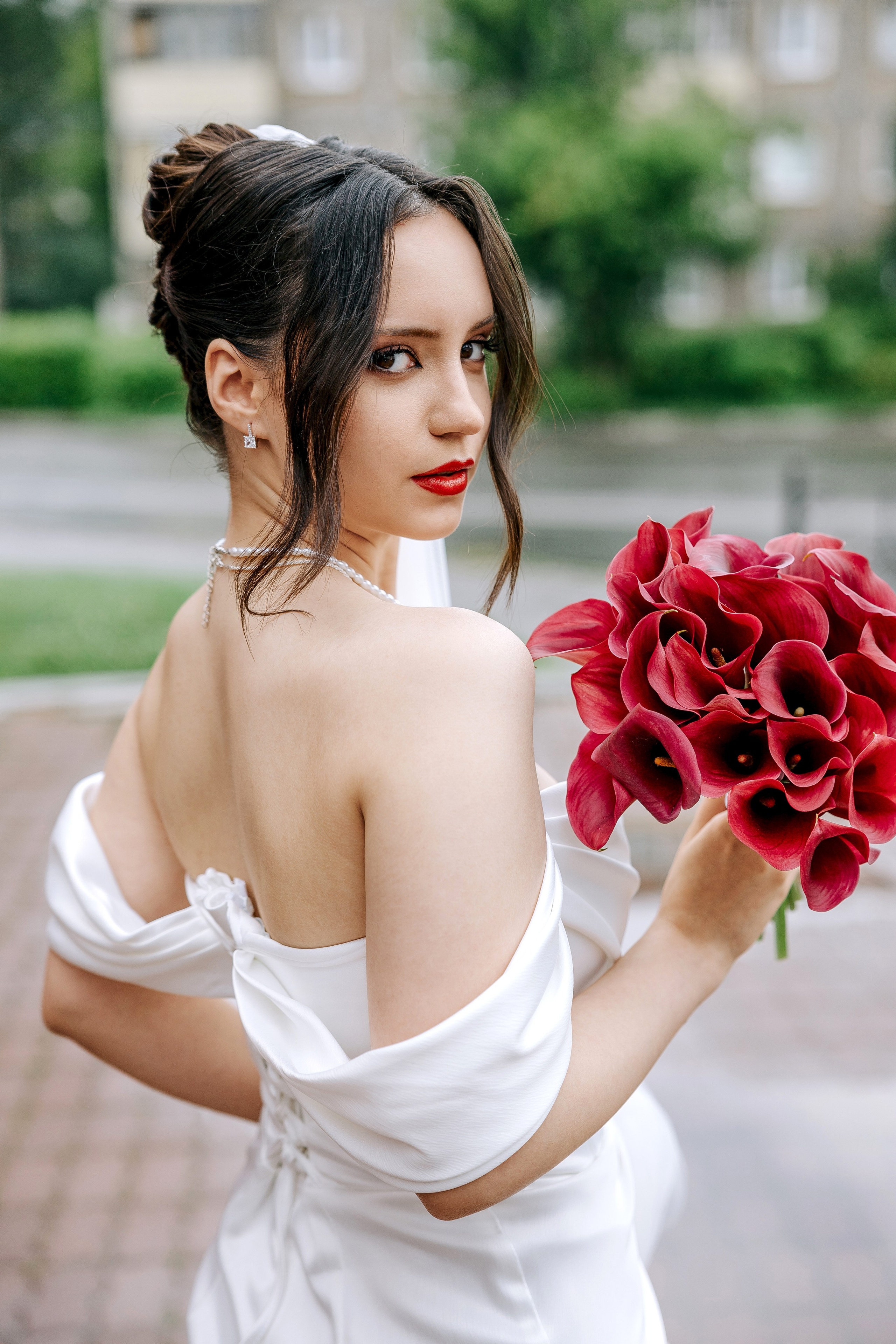 Белый лист. Александр Антонов. Профессиональный свадебный, репортажный фотограф в Москве, Подольске. Фото+Видео на любой праздник