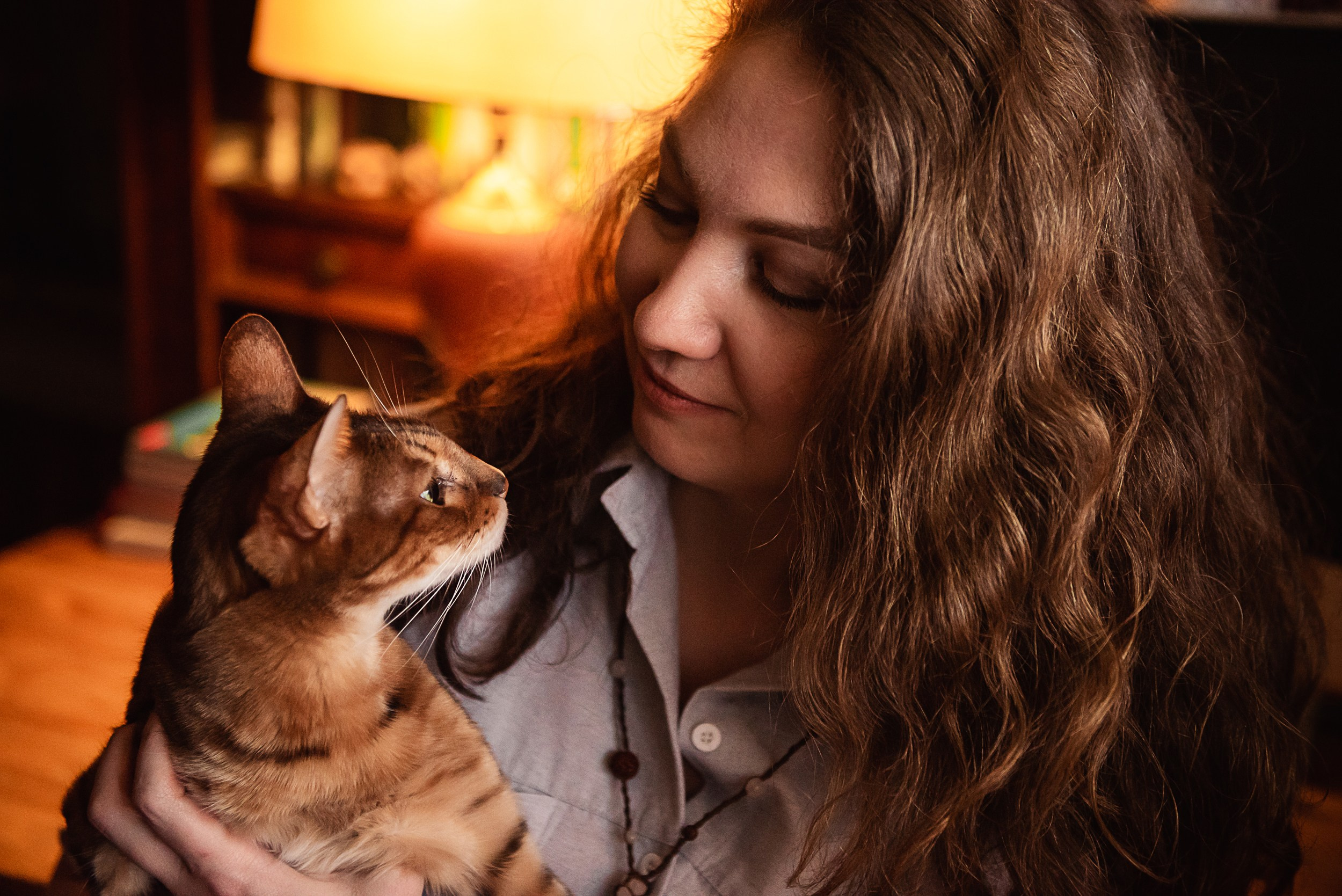 Квартира с картинами. Алиса, Андрей и их пушистая семья. Семейный Фотограф в Москве Ирина Хохлова