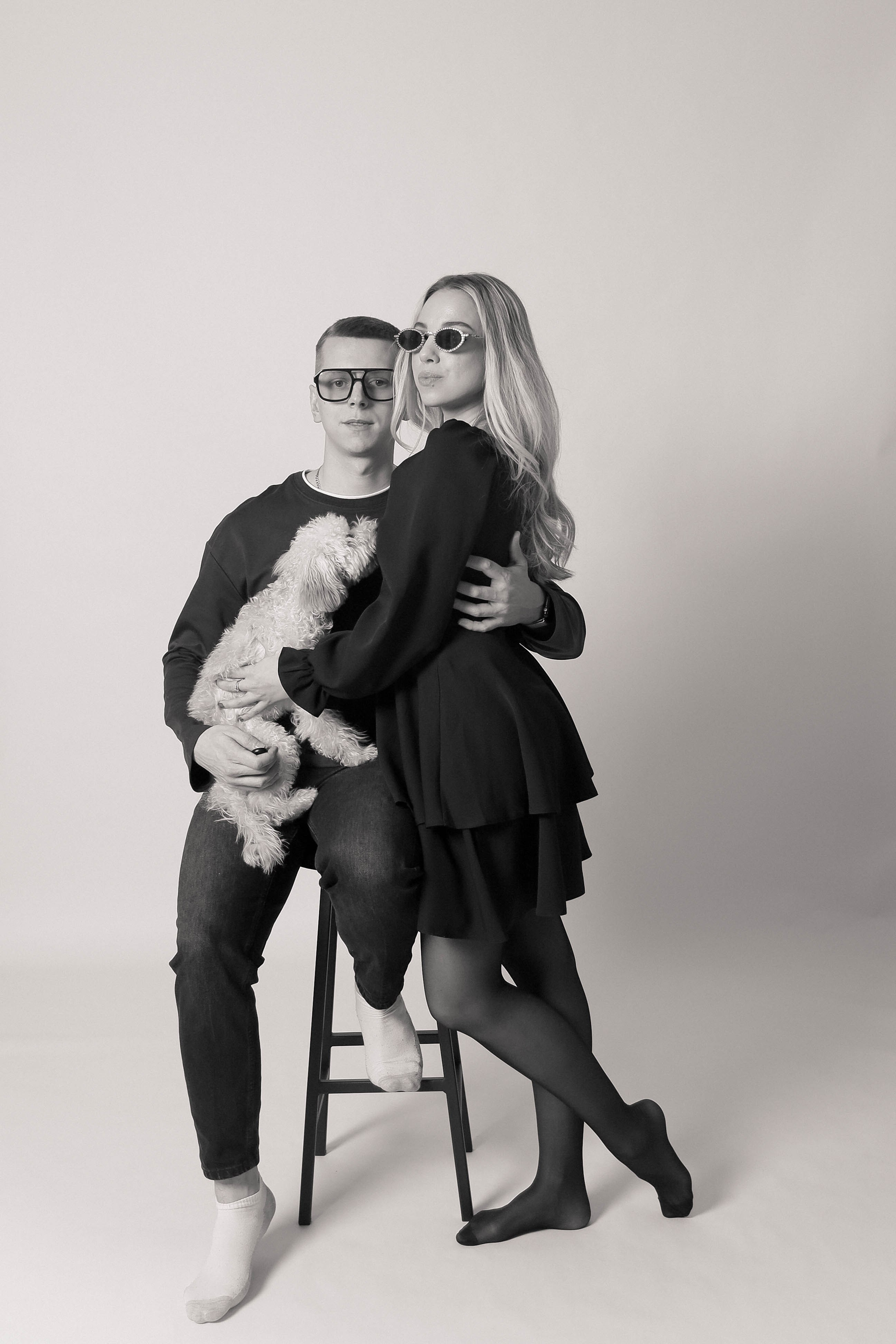 Белый фон ЧБ. Фотостудия без фотографа в Мозыре «Селфи»