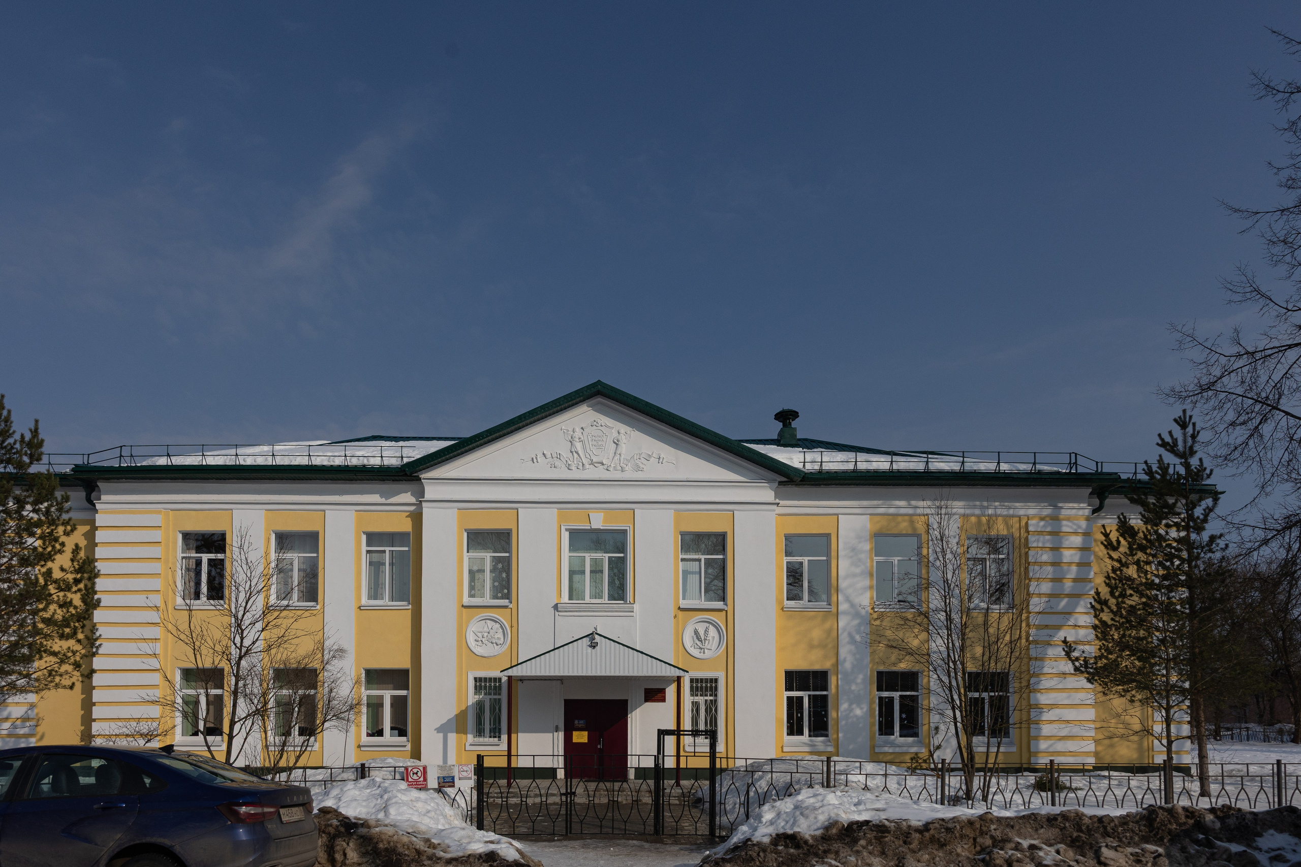 Фрагмент декора  на православной гимназии