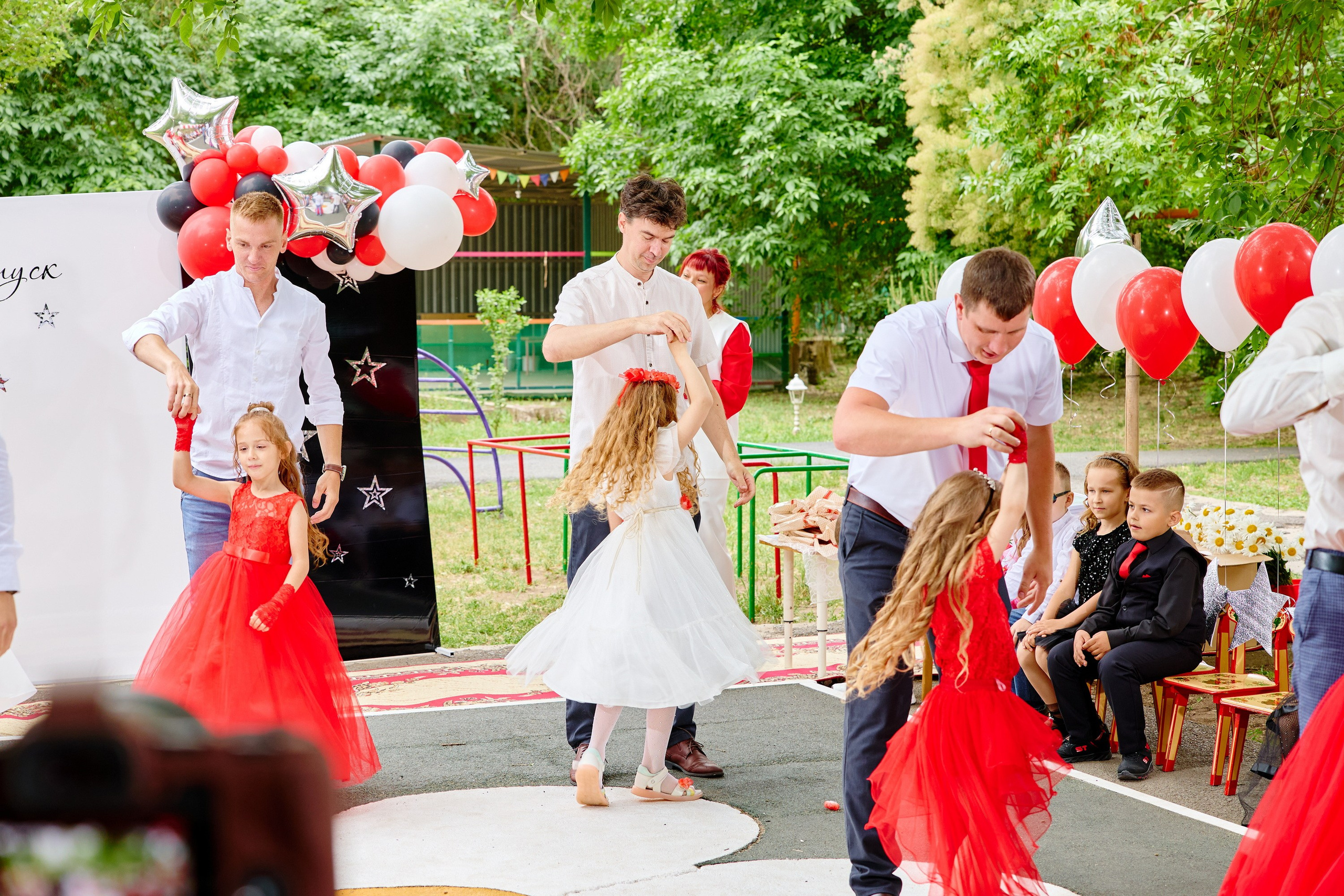 Выпускной 45 сад. Фотограф Выпускные альбомы Таганрог Сергей Коробченко