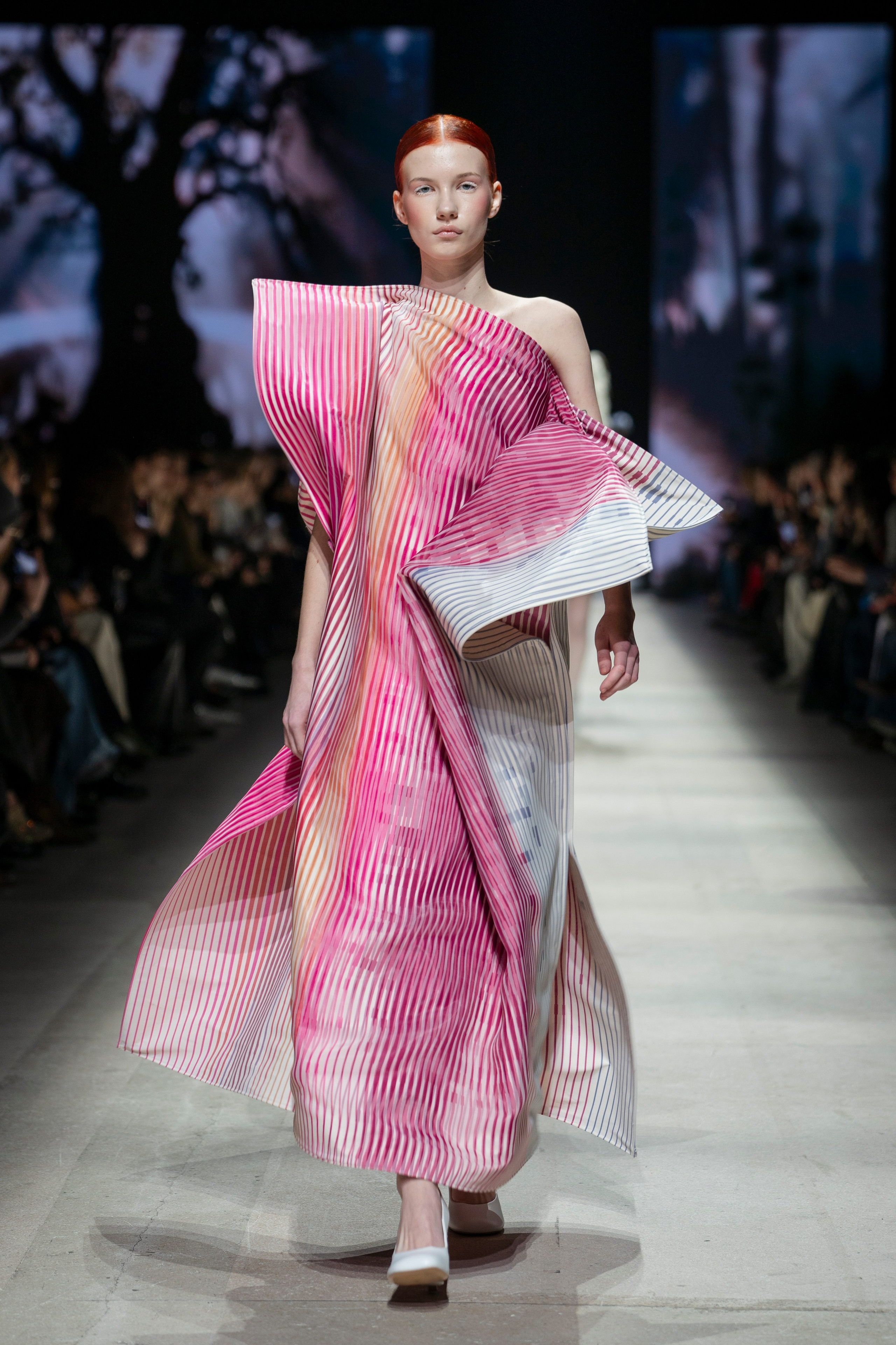 Показ Школы дизайна НИУ ВШЭ на Московской неделе моды. Фотограф в Москве Савкина Евгения