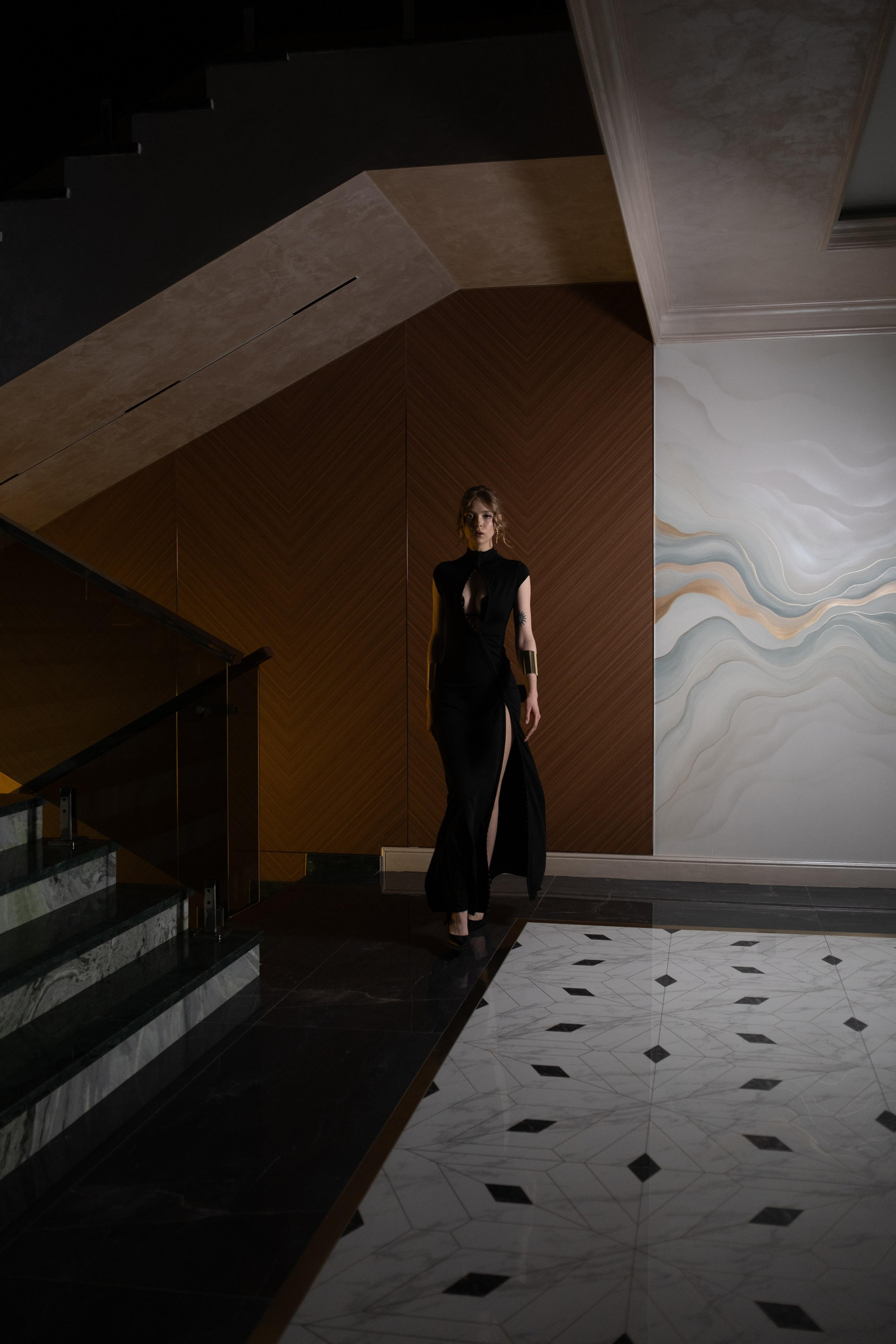 Катя в холле отеля. Фотограф Коробова Екатерина