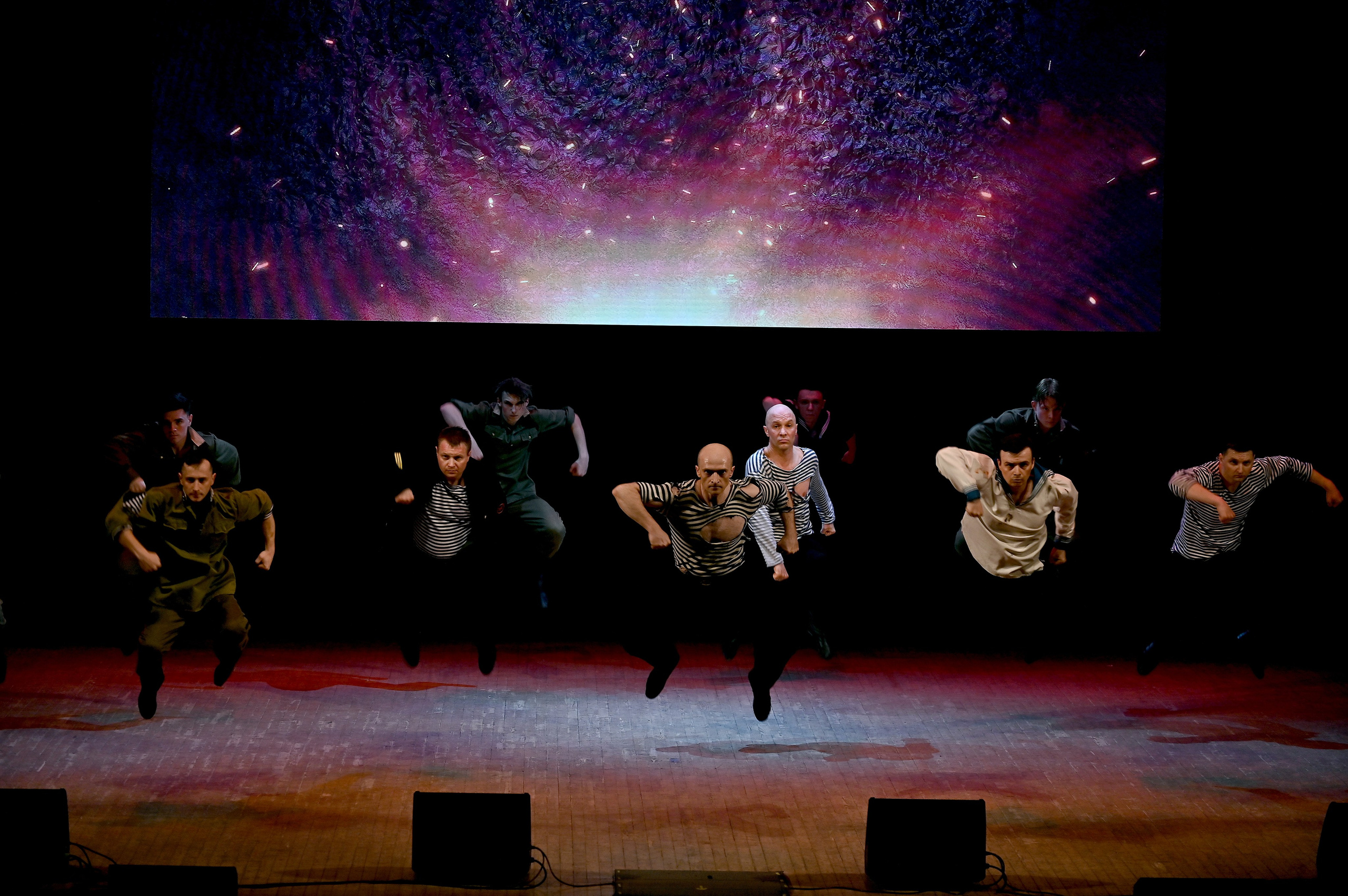 АНСАМБЛЬ ПЕСНИ И ТАНЦА «ДОНБАСС». ФОТОГРАФ ВАШИХ МЕРОПРИЯТИЙ РЯЗАНЬ СЕРГЕЙ КЛЮЕВ Концертная фотография близка к репортажу и портретной съемке