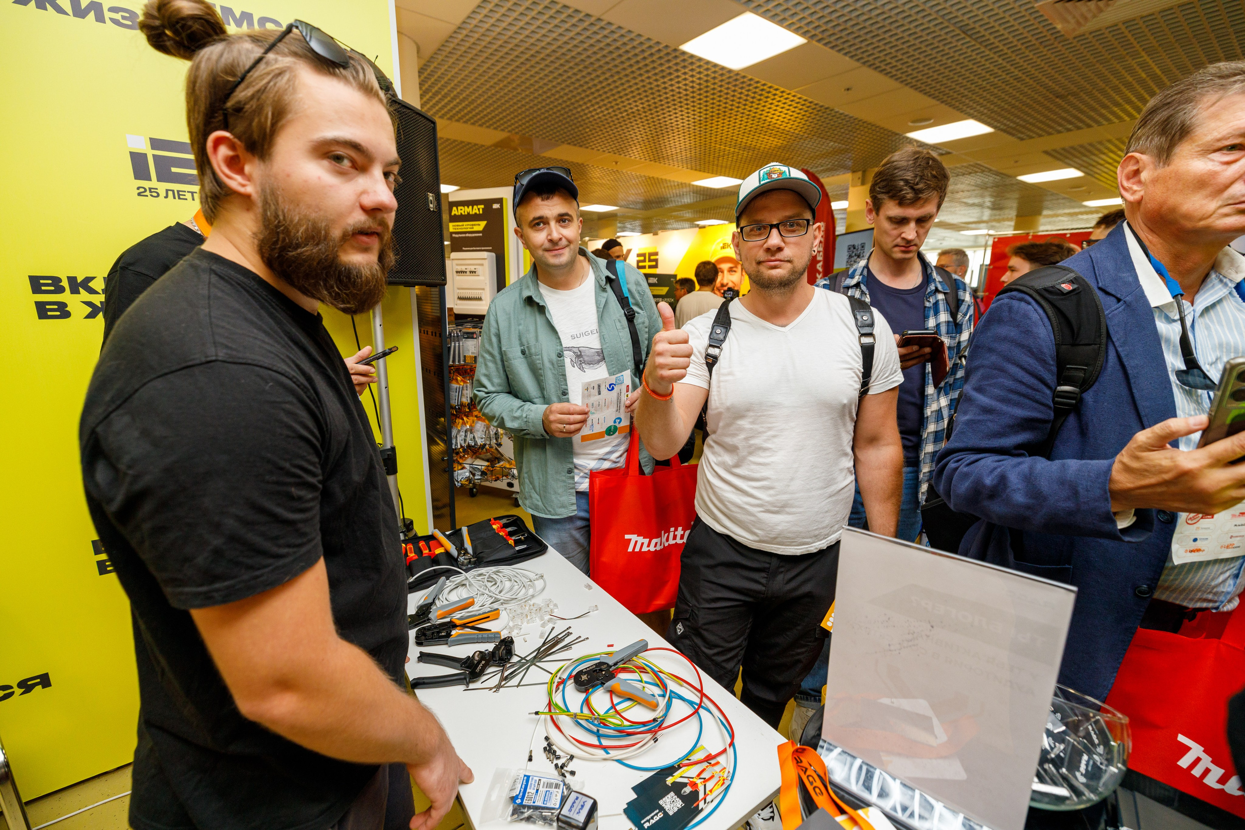 Съёмка стенда на выставке. Фотограф на мероприятие в Москве Марик