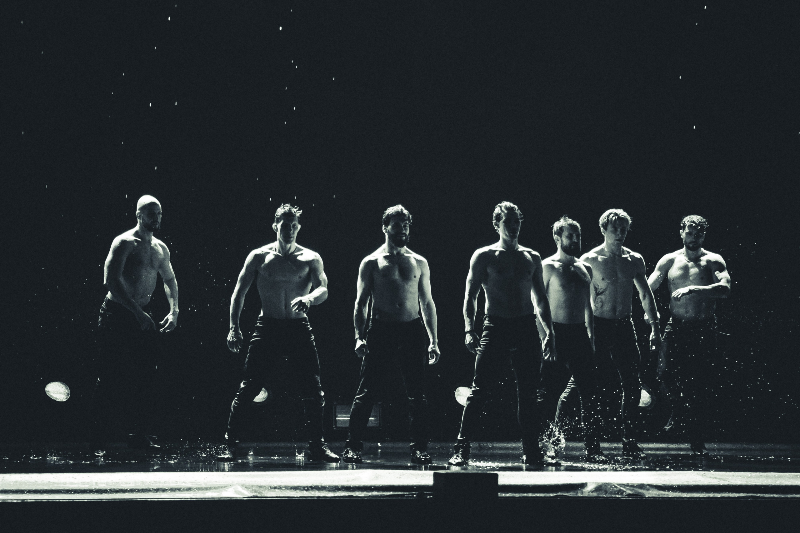 Шоу под дождем, Гранд Холл Сибирь, 20.02.2026. Фотограф Регина Крикунова г. Красноярск