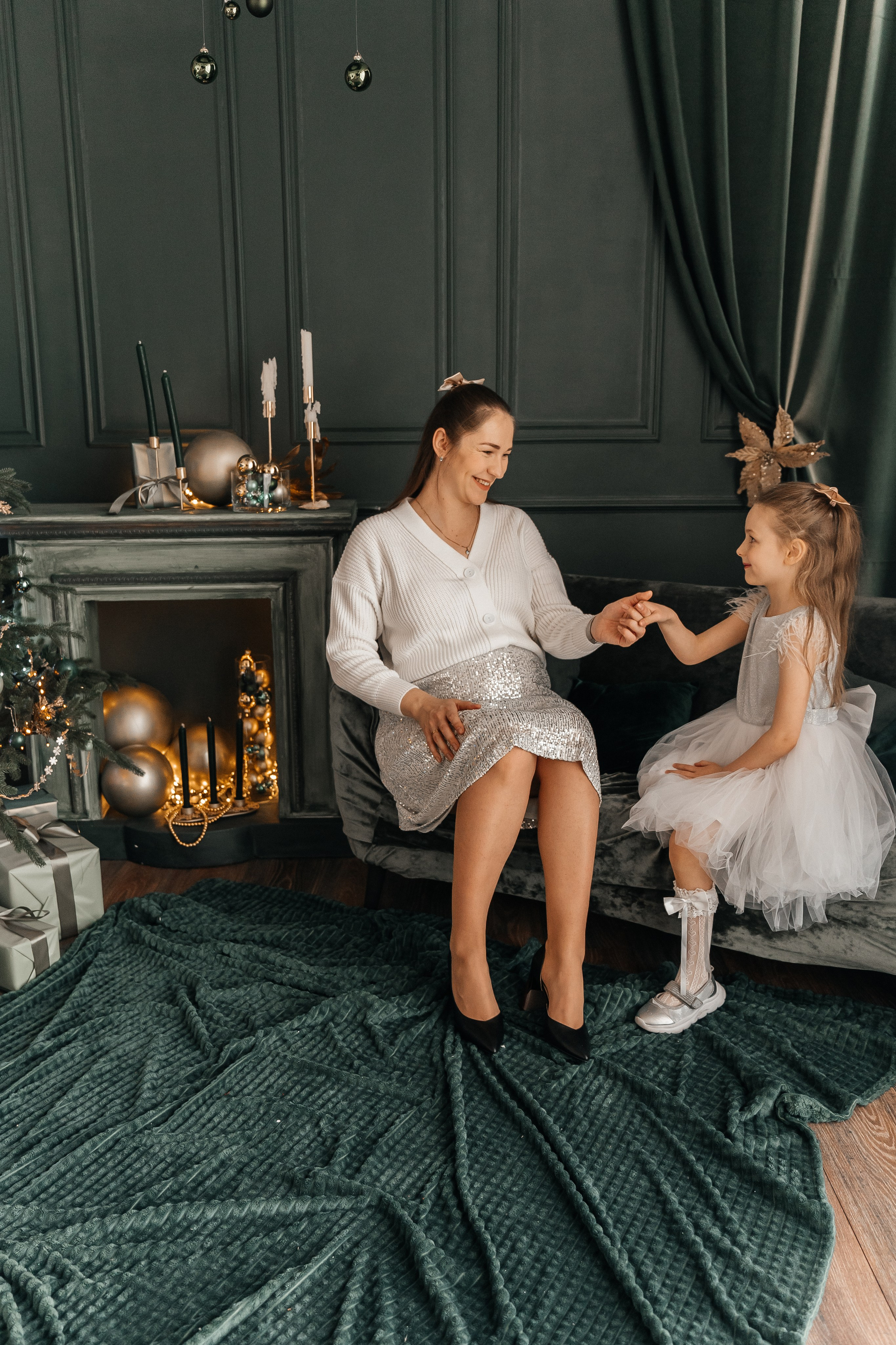 Новогодняя. Для тех, кто не ждёт удачи, а создаёт её. Каждая фотосессия — это твой момент, твой стиль, твой успех. 📸