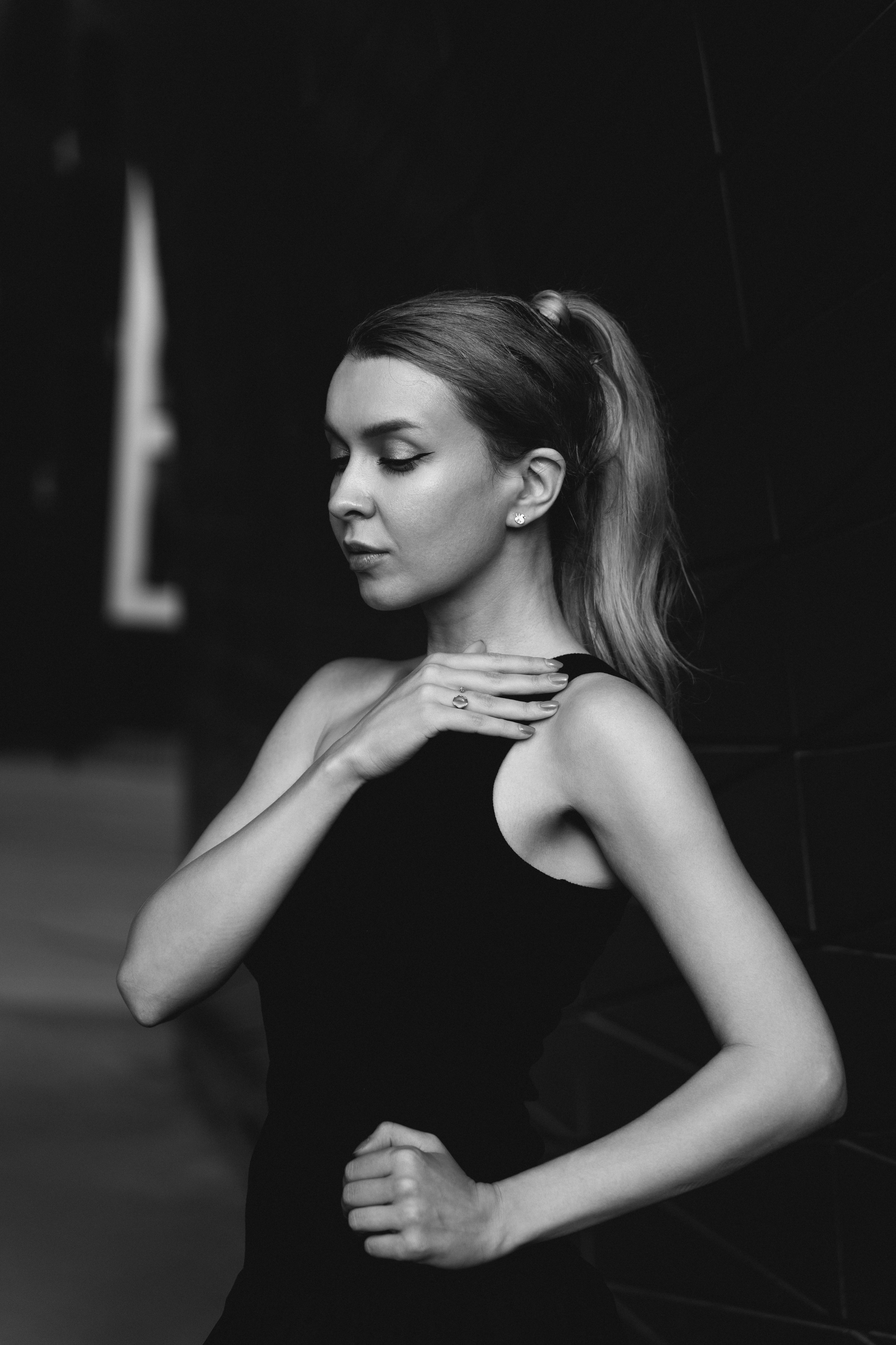 Стрит фотосессия для Анны в жилом комплексе Зил. Портретный фотограф в Москве Фарид Леонов