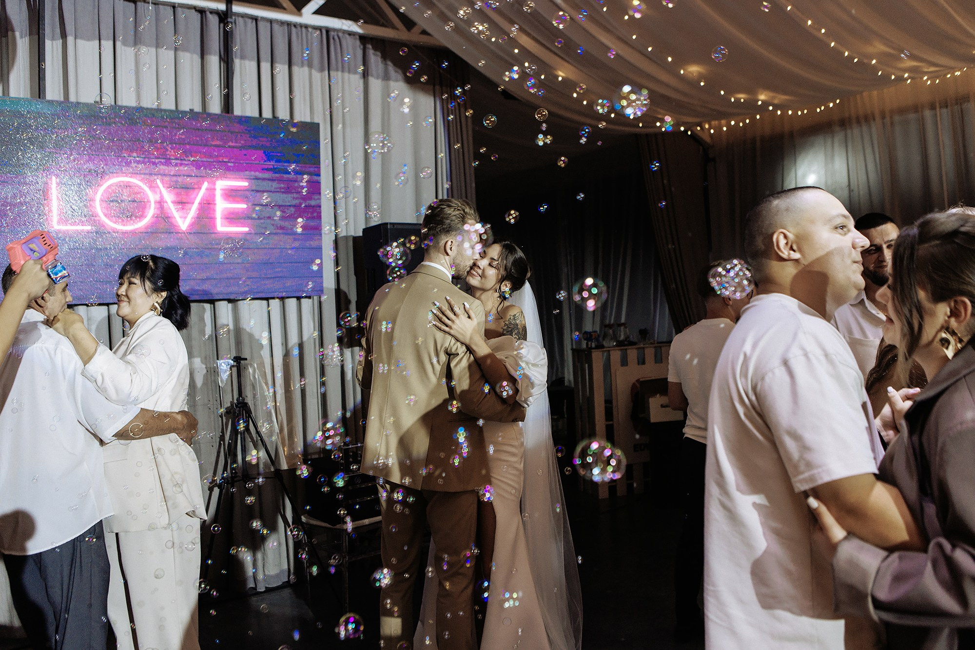 Саша и Вика 5.09.25. Свадебный фотограф Владивосток Алина Гевондова