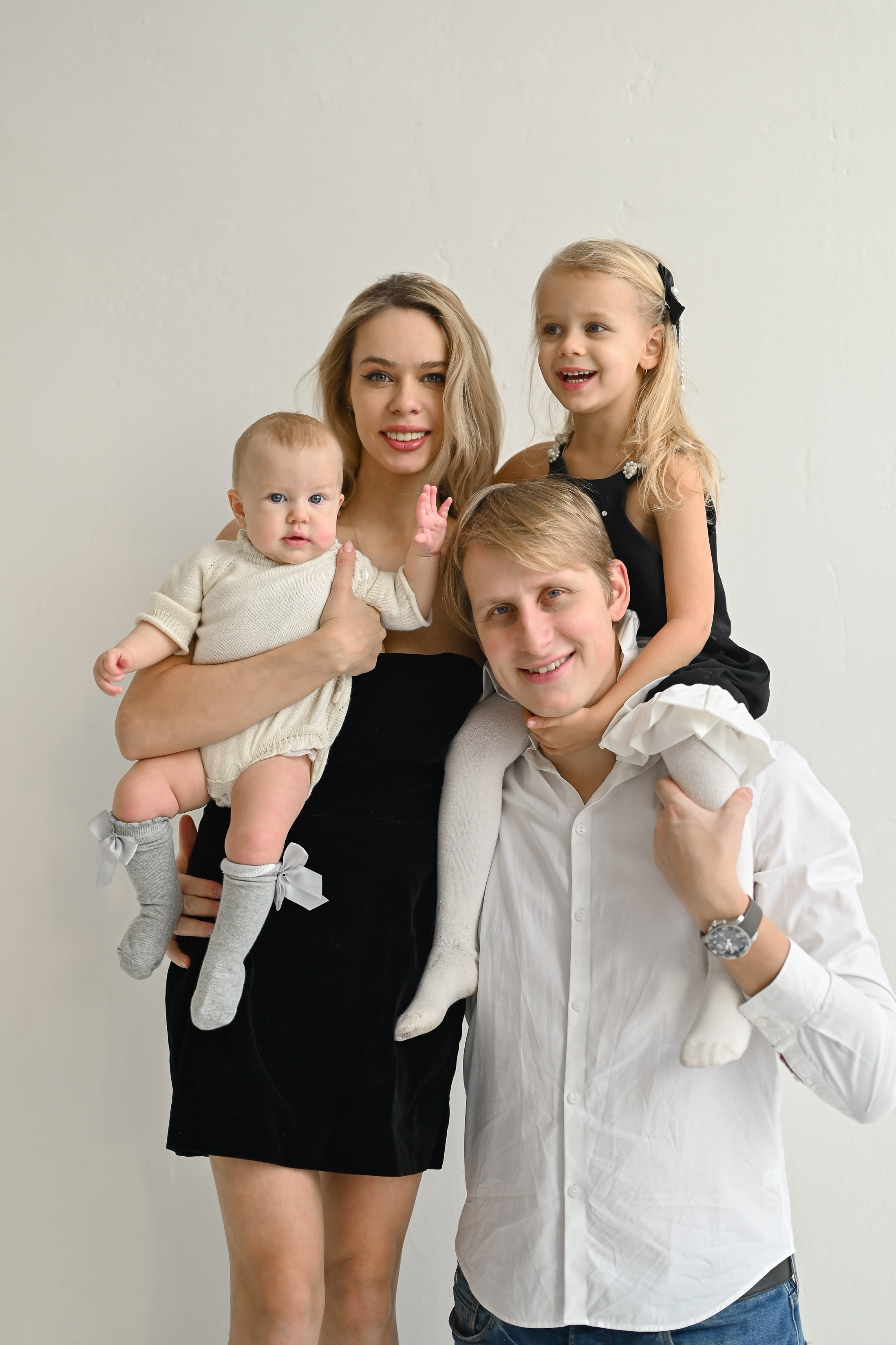 Семейная фотосессия в зале Убуд фотостудия Мимика. Semerlina.ru