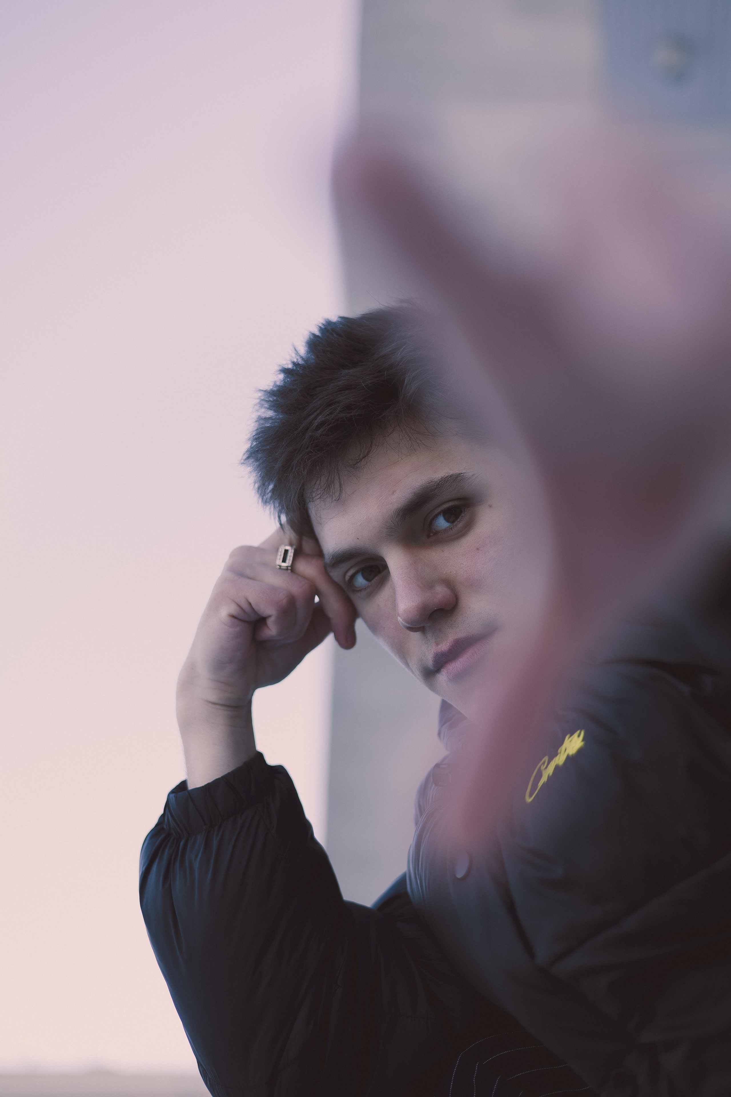 Михаил. Фотограф Julia Milton | Портреты, съемки для маркетплейсов, лавстори, съёмка беременности в Санкт-Петербурге. Обучение фотографии в Спб очно