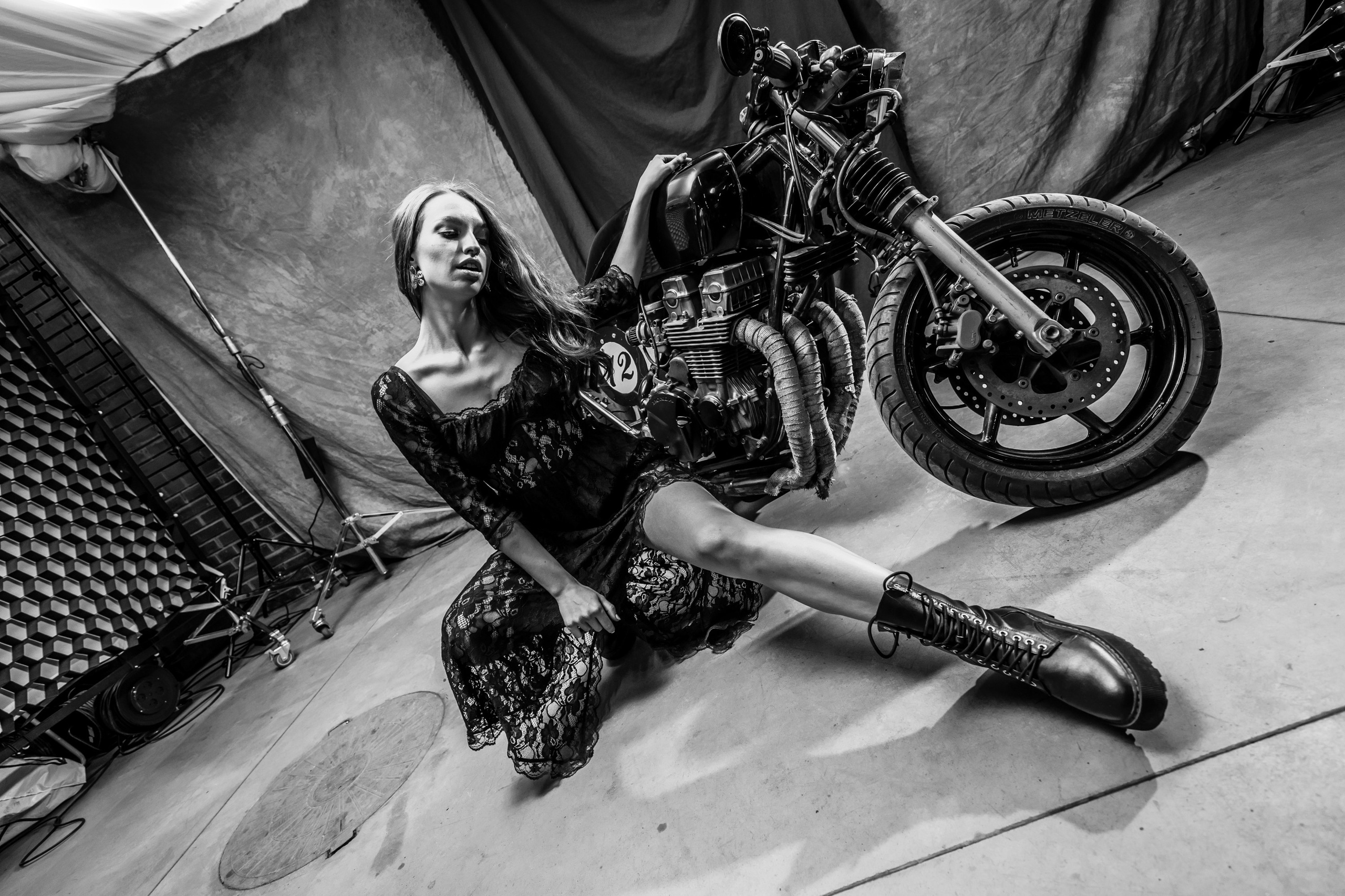 Девушки-байкеры — Фотосессия с мотоциклом в Питере. Свадебный, семейный, портретный, репортажный фотограф в Санкт-Петербурге