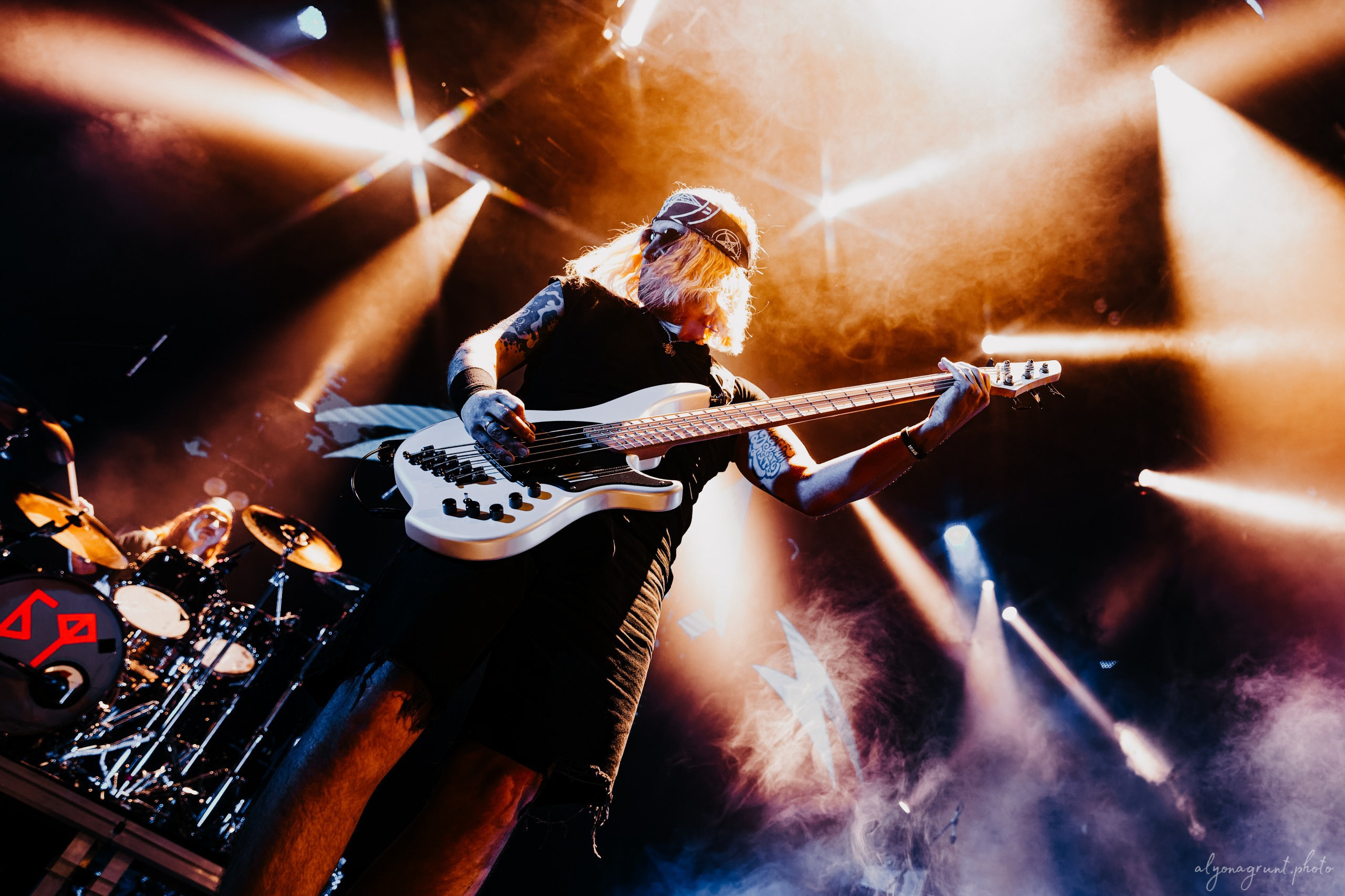 Багровый Фантомас, фоторепортаж, СПб, BASE, 14.12.2025. Алена Адрианова: фотограф в Санкт-Петербурге