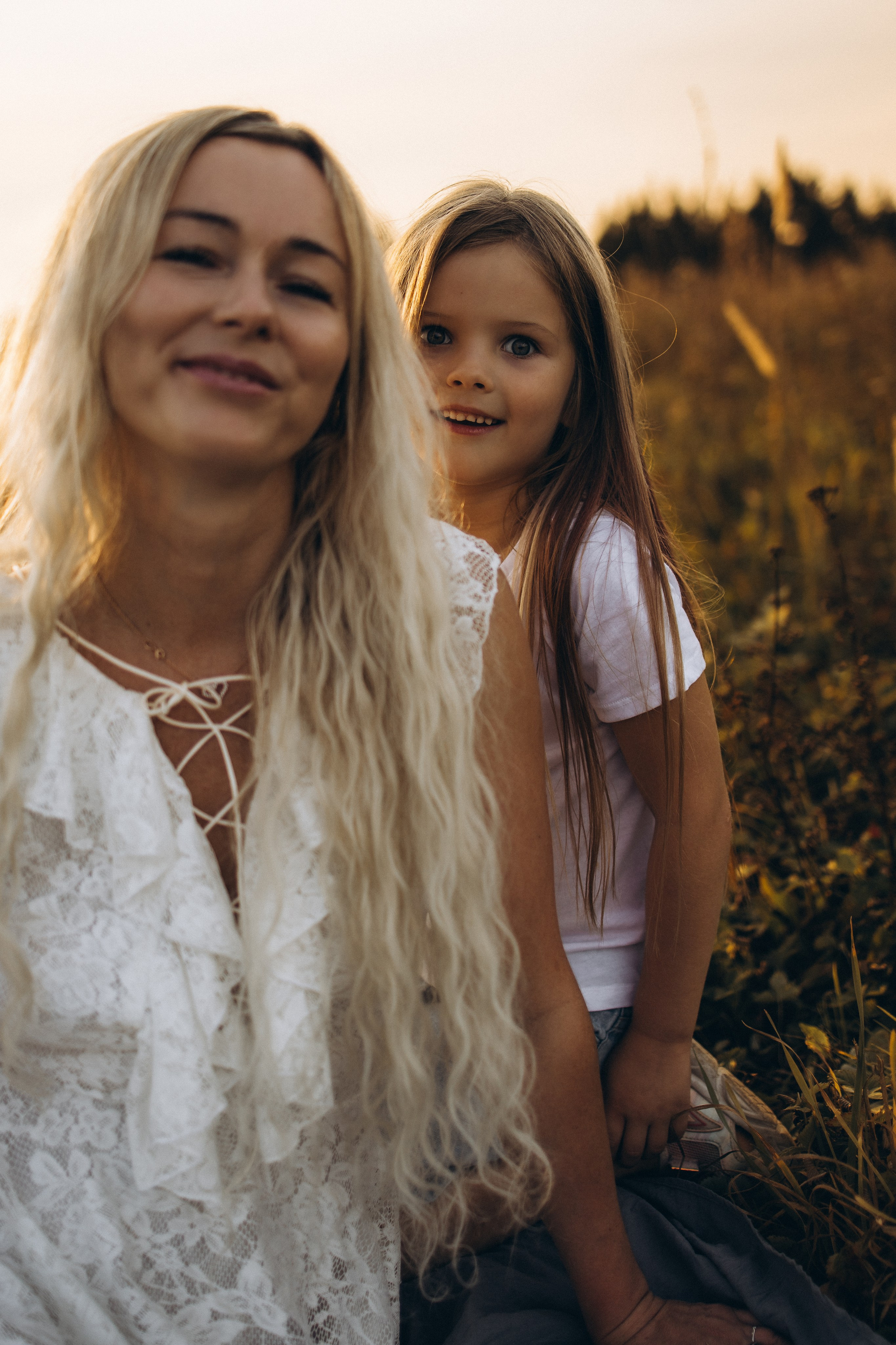 Семейная фотосессия, а природе в поле в Ижевске