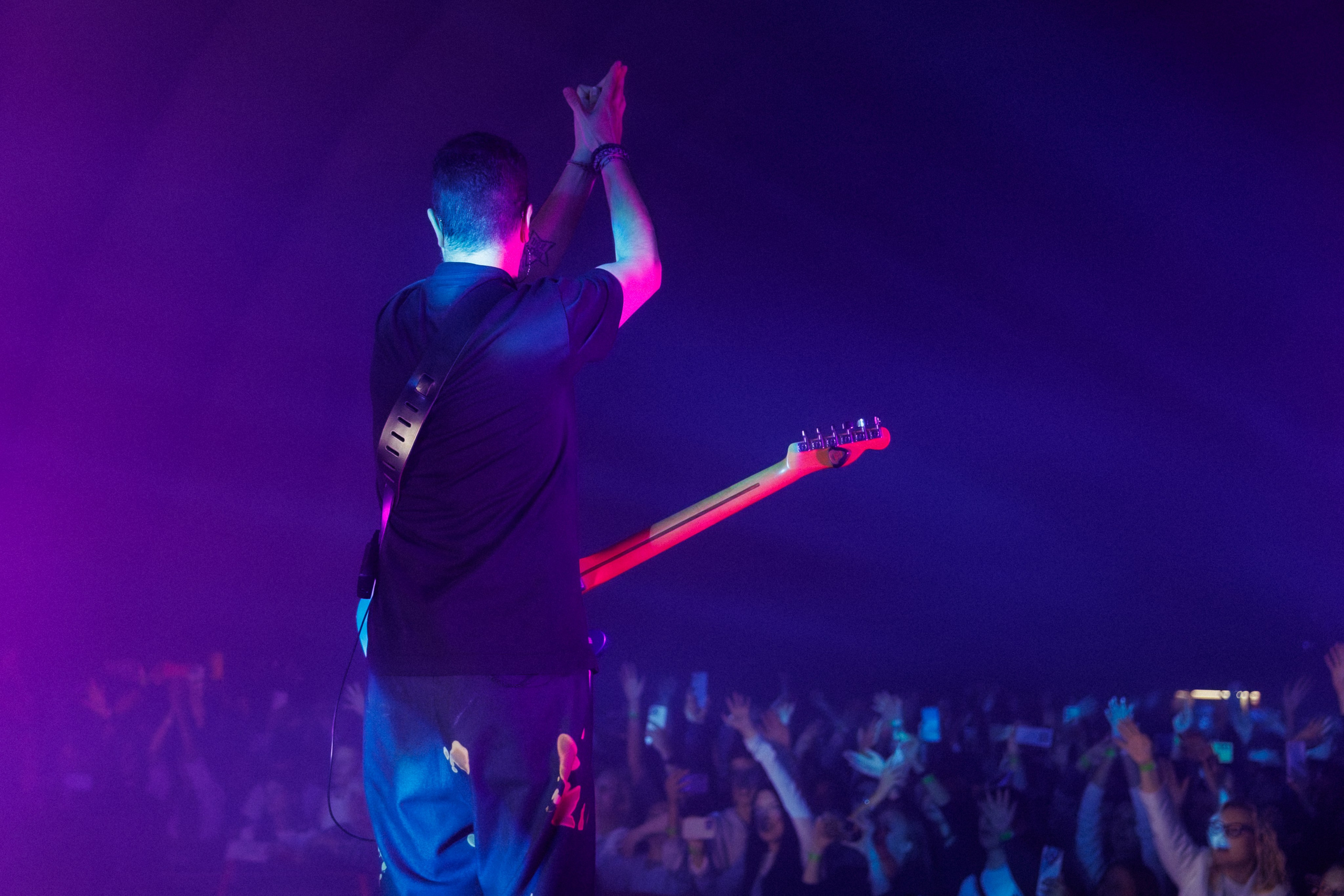 Фотоотчёт и репортаж с концерта группы GAYAZOV$ BROTHER$. Красильников Евгений — профессиональный фотограф в Ростове-на-Дону