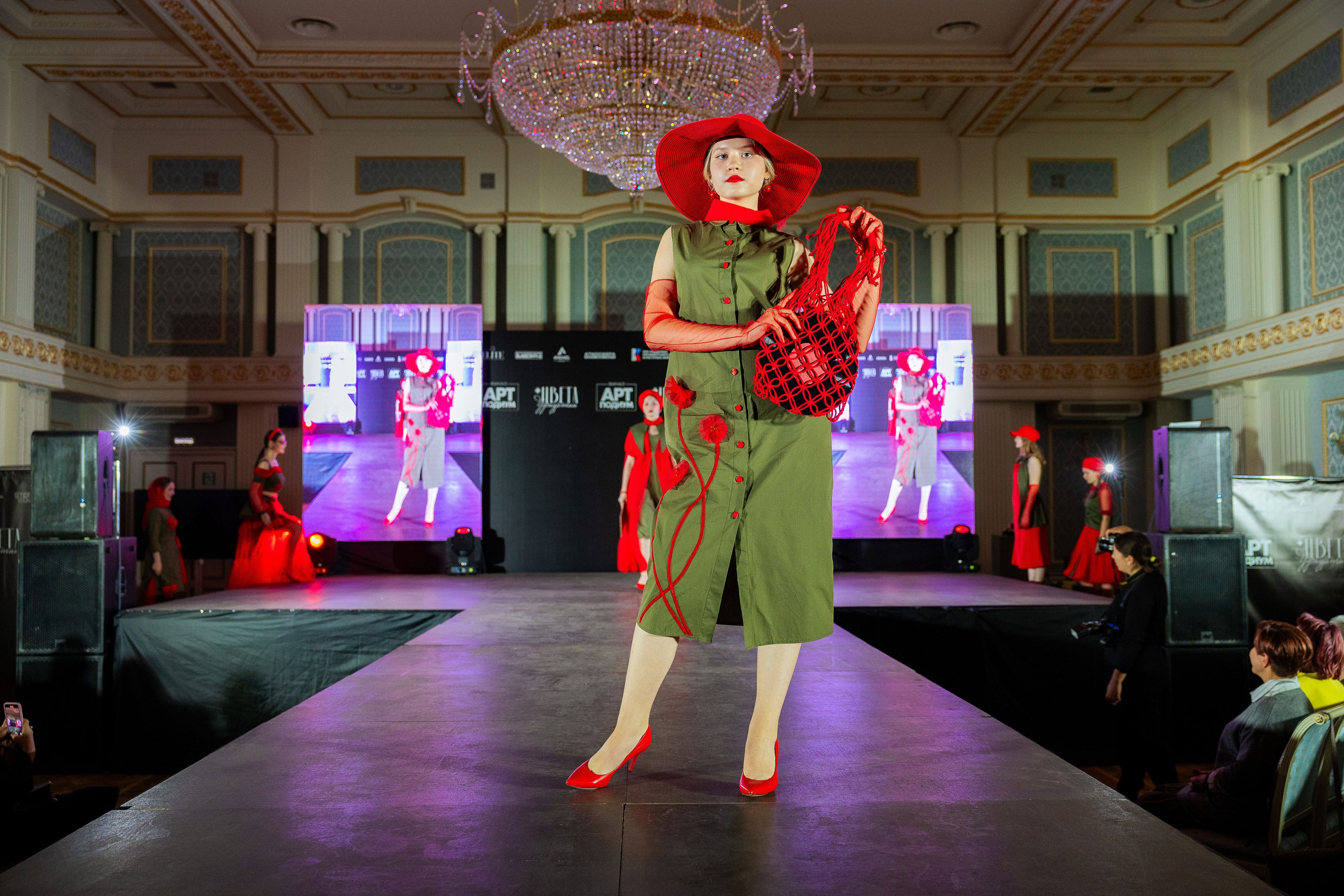 Арт-подиум «Цвета Удмуртии». Показ мод [25/10/24]. Фотограф Виноградов Константин