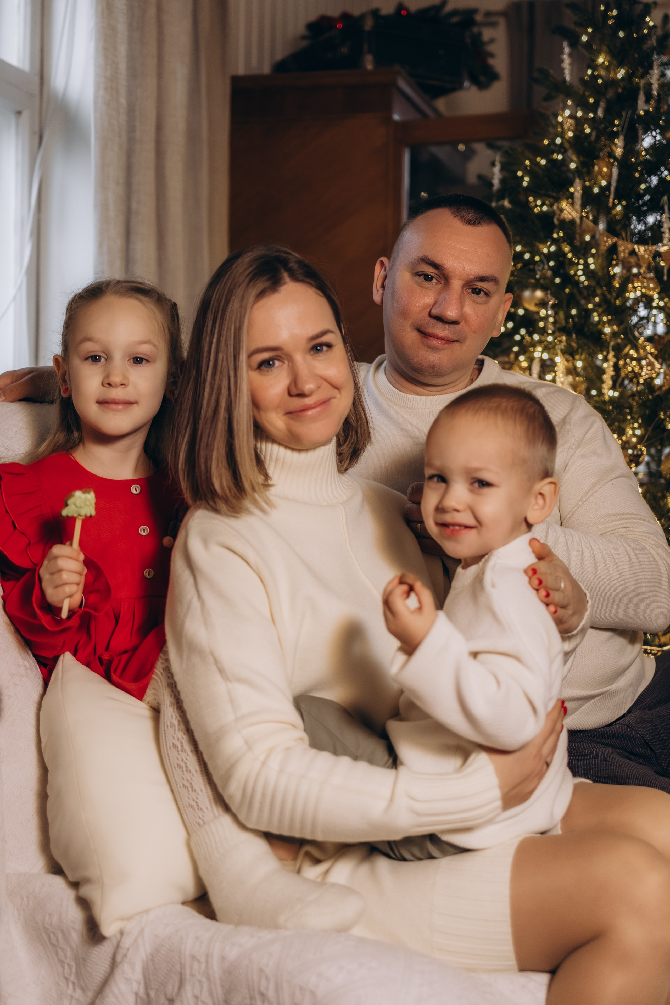 Семейная студийная фотосъемка (13.12.2025 г.)г. Малоярославец (Калужская обл.). Надежда Стар семейный и церковный фотограф в Жукове и Калужской области