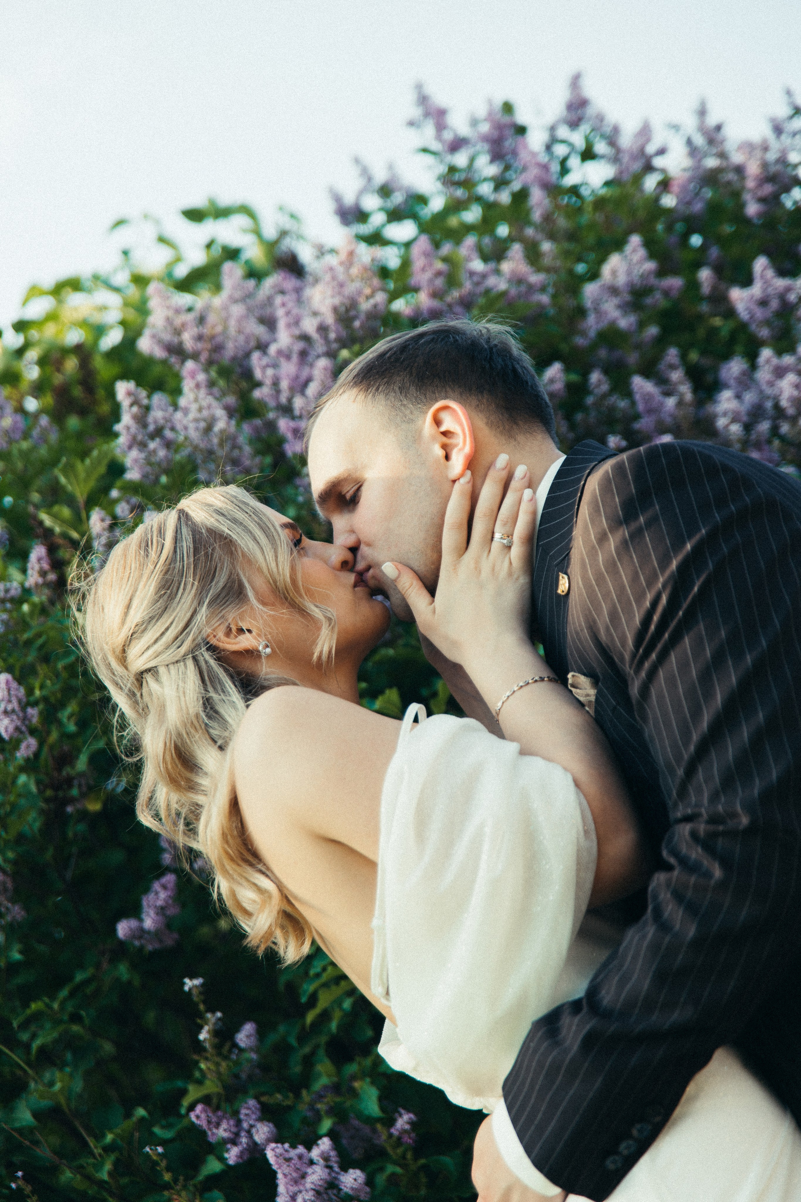 Саша и Маша, свадебная прогулка в Царицыно, плёночные и цифровые кадры. Свадебный и портретный фотограф в Москве Кристина Золотова