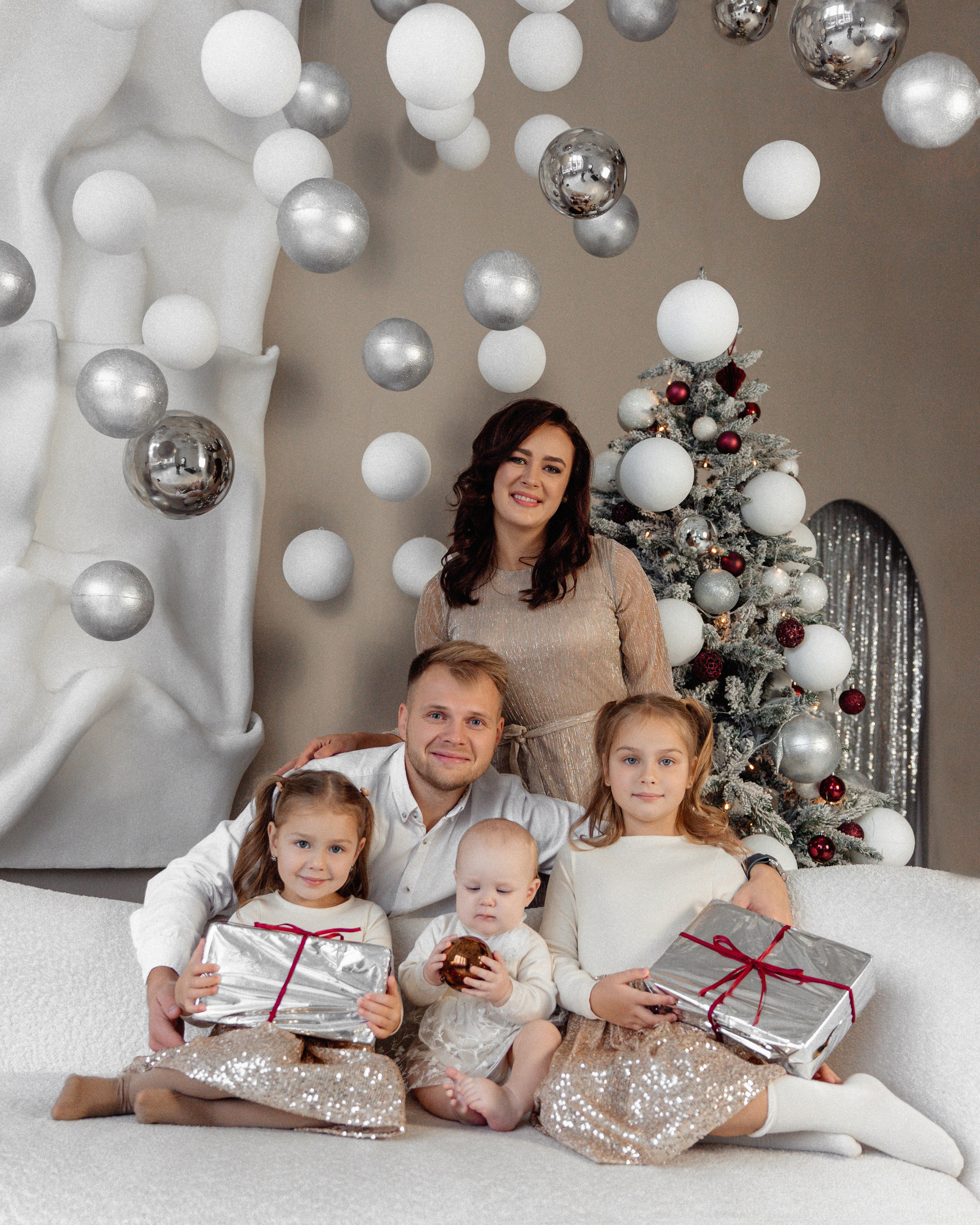 Новогоднее волшебство большой дружной семьи. Ваш семейный фотограф в Минске — Вика Трегубова