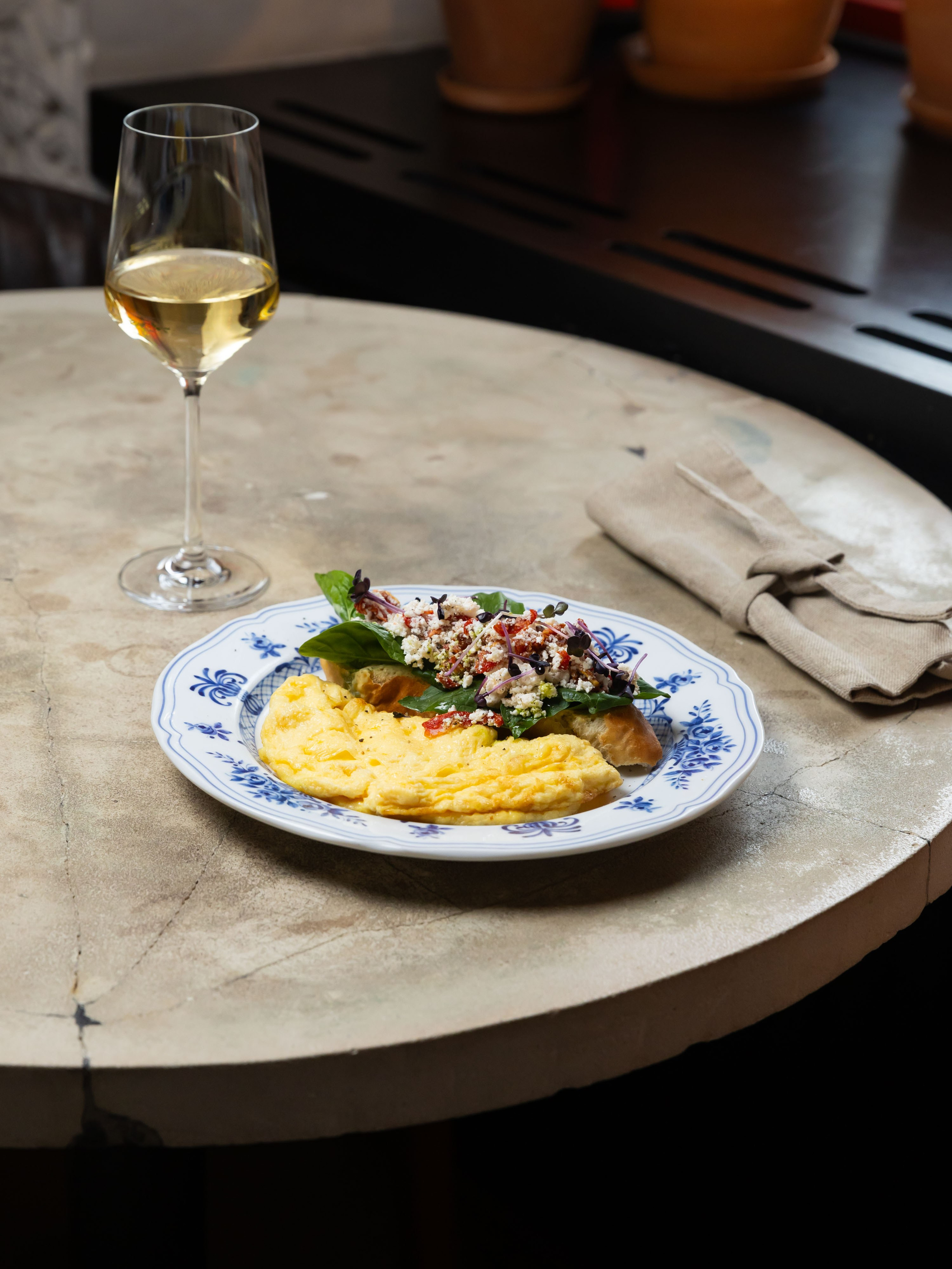 27.02.2026 Нино играет в домино. ФОТОГРАФ ВИНОГРАДОВА ДАРЬЯ