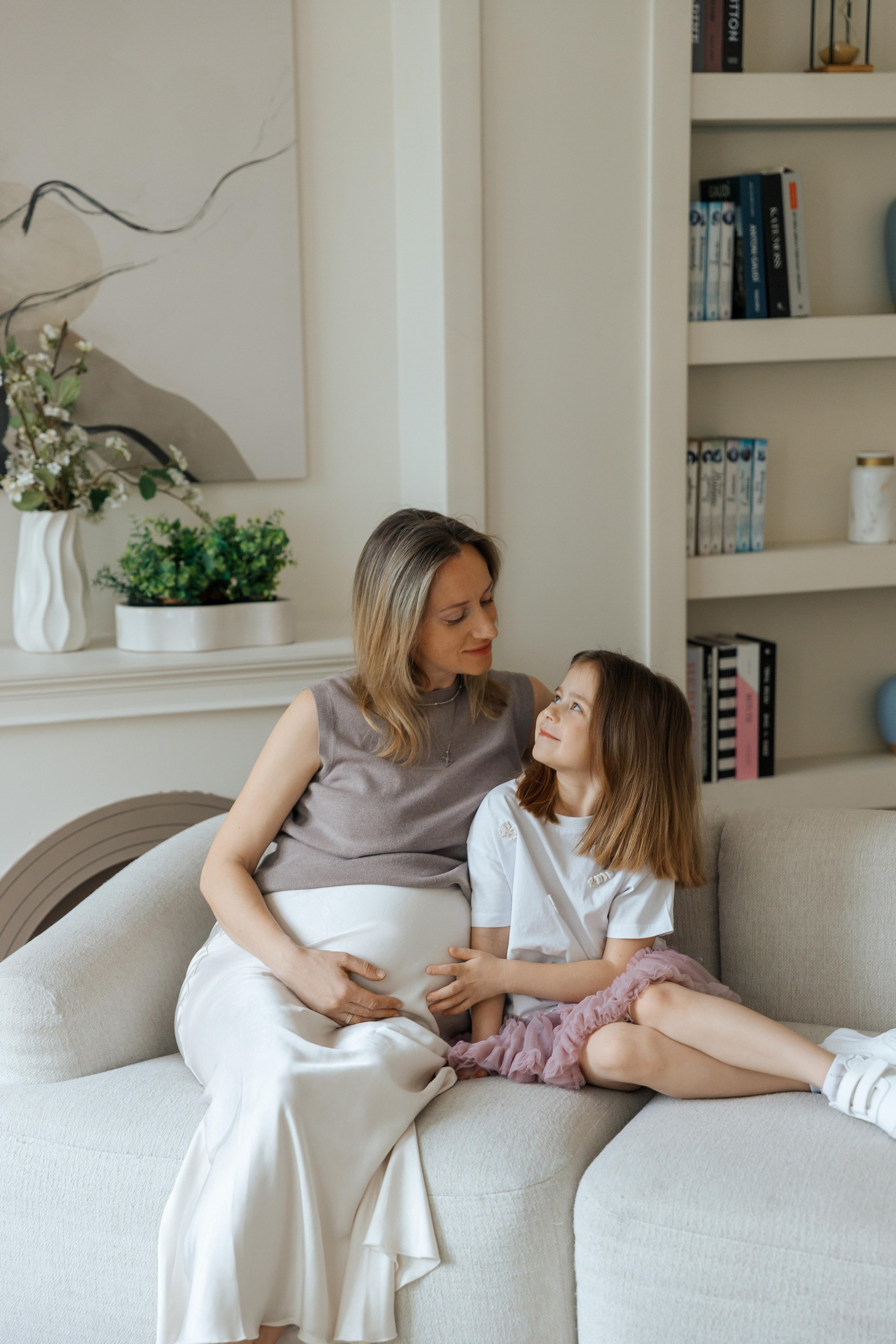 Фотосессия беременности мамы с дочкой. Фотограф Александра Сыщенко