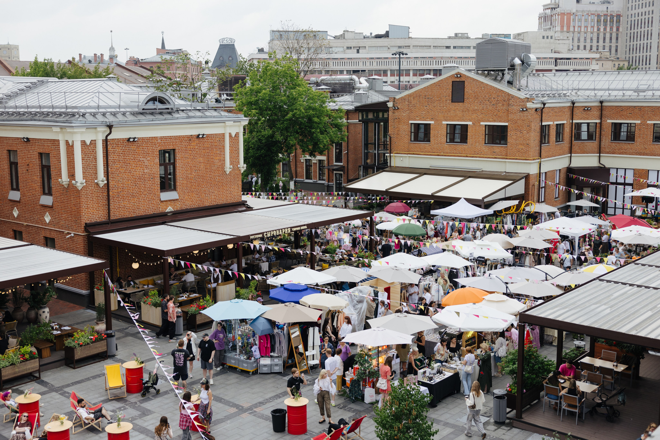 7–8 июня 2025 в пространстве «Три вокзала. Депо» / День 1 / фото Валерий Белобеев. Фотоотчеты «Ламбада-маркета»