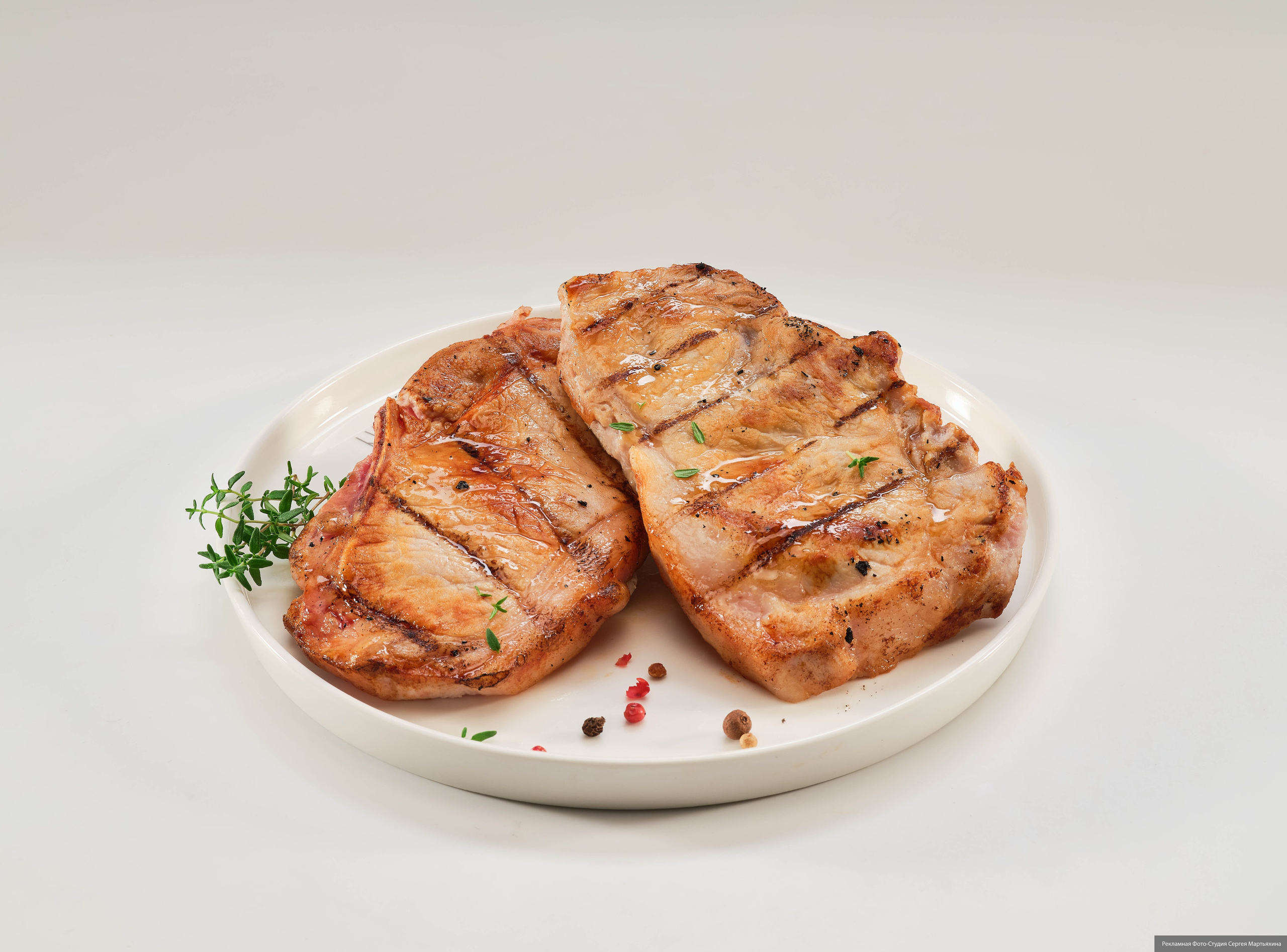 Фудстайлинг мяса на упаковку продукции 