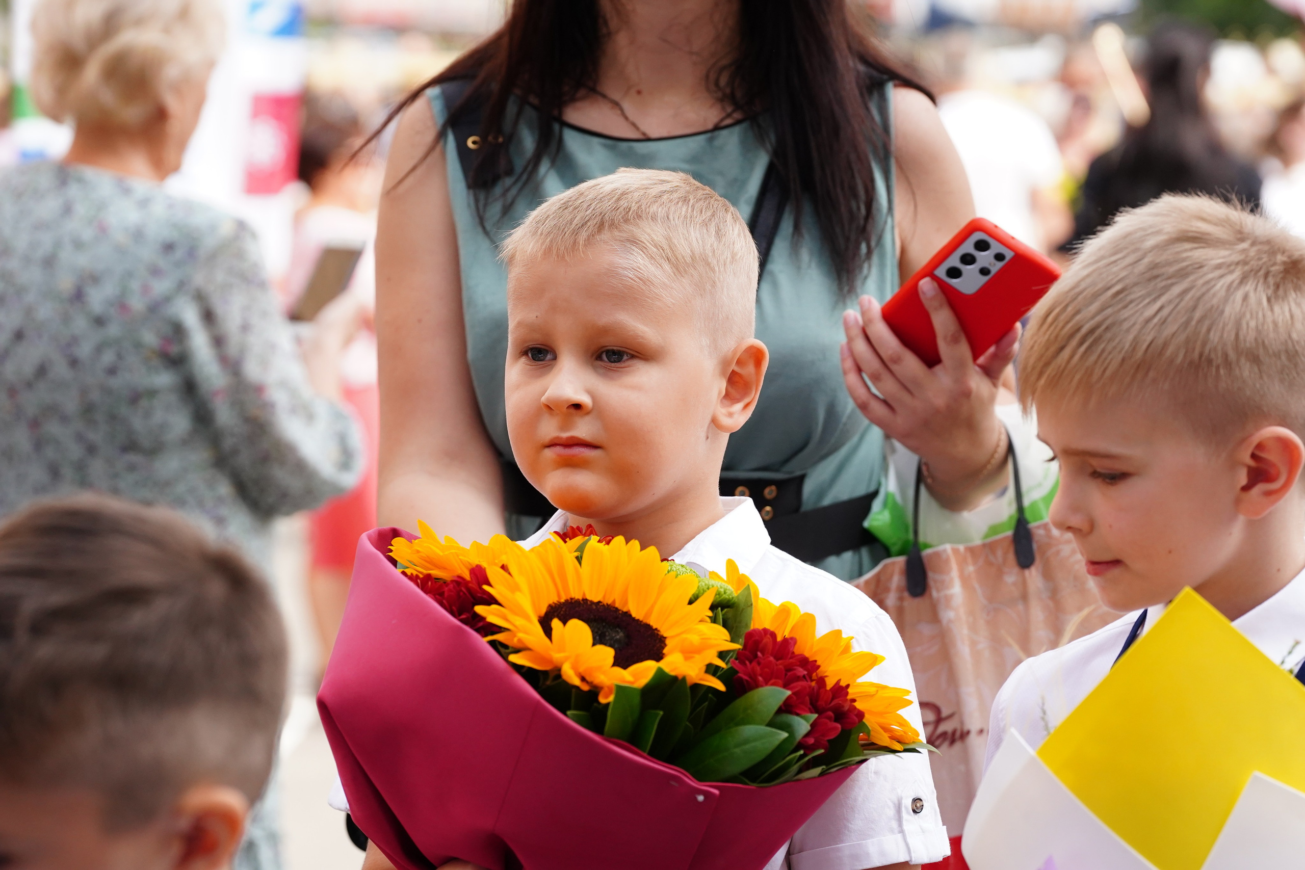 1 сентября Линейка. MEMENTO.Выпускные альбомы, школьные, юбилейные и другие книги. Ростов-на-Дону
