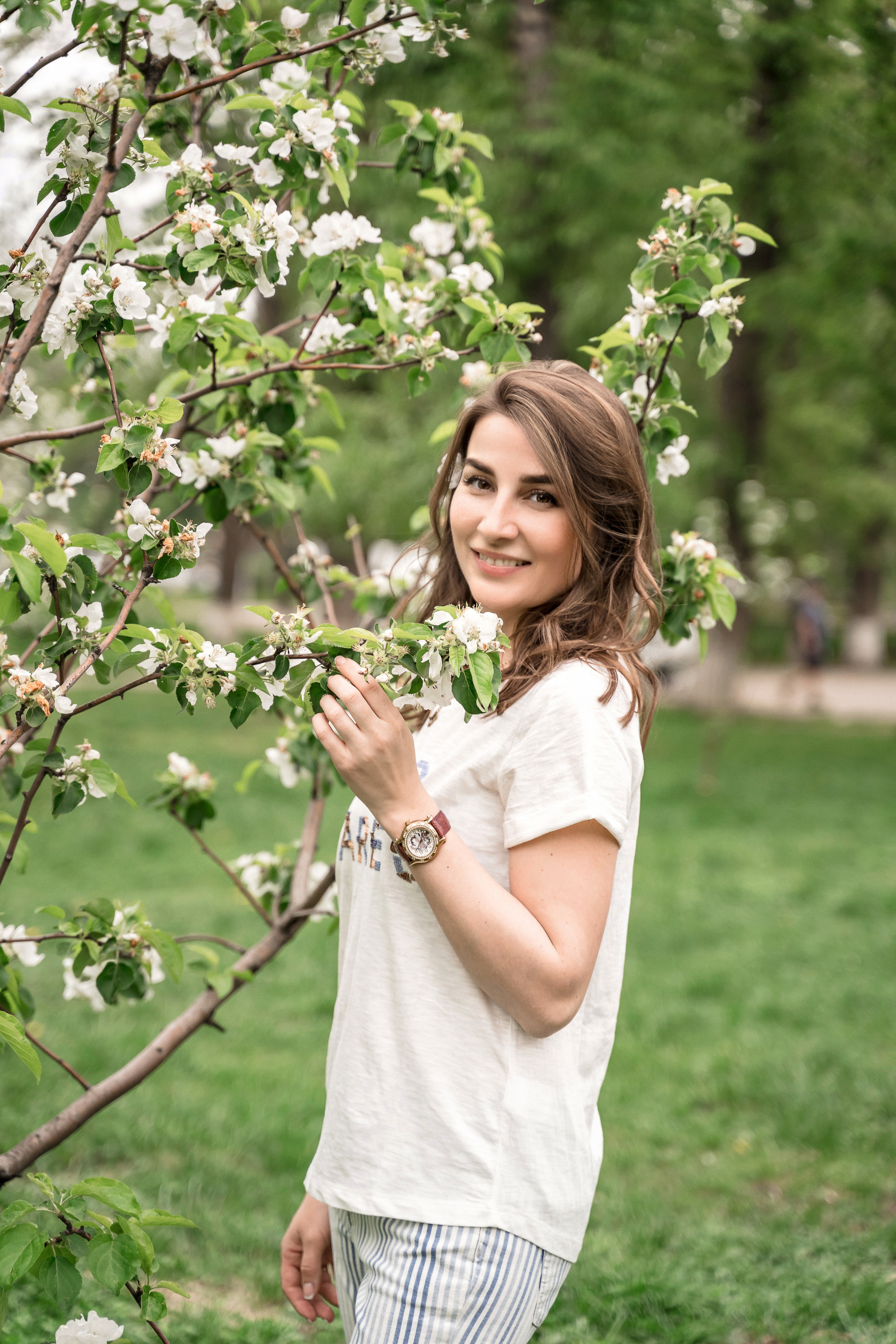 Семейная фотосессия в Королеве в Цветущих садах (Яблоневый сад)