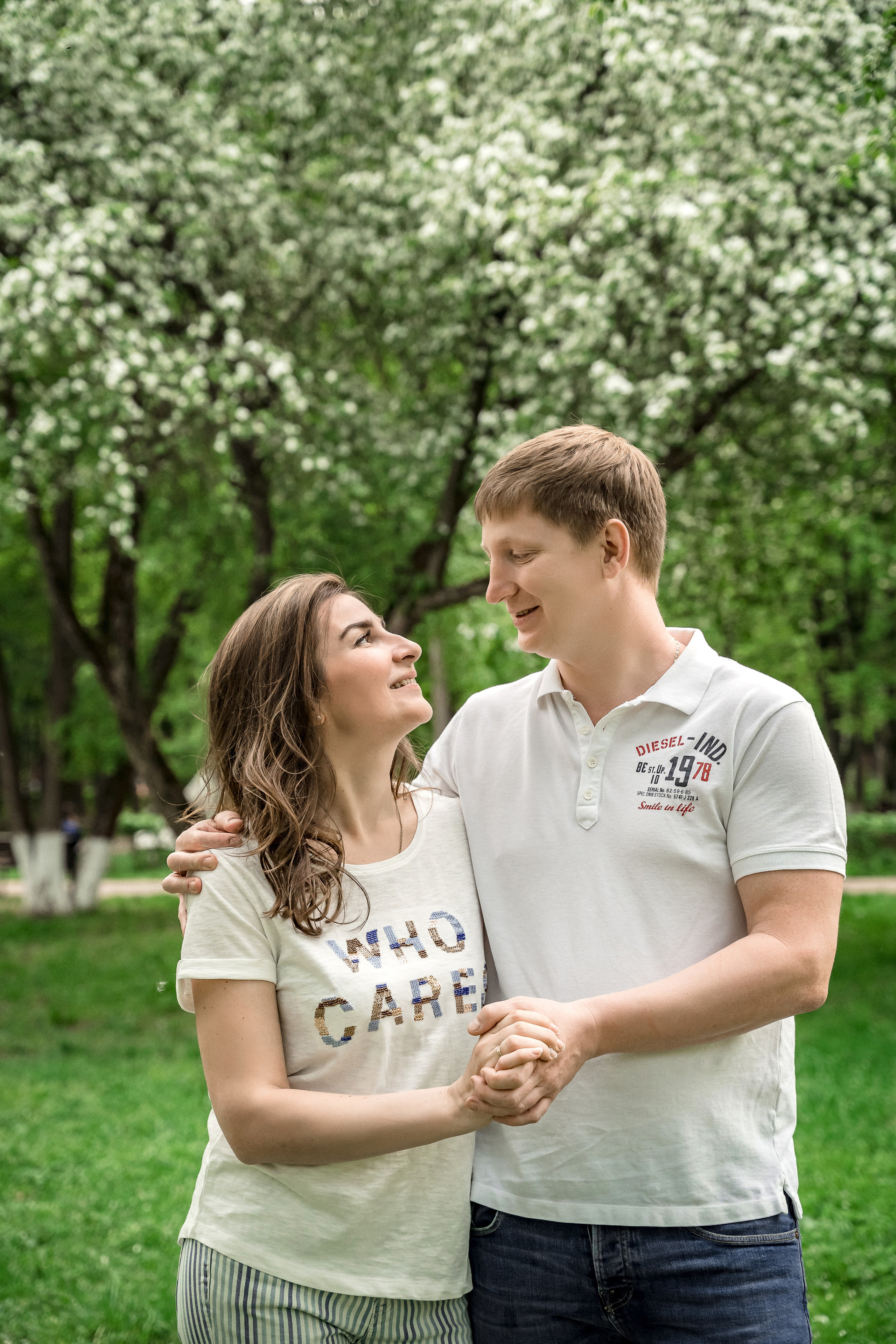 Семейная фотосессия в Королеве в Цветущих садах (Яблоневый сад)