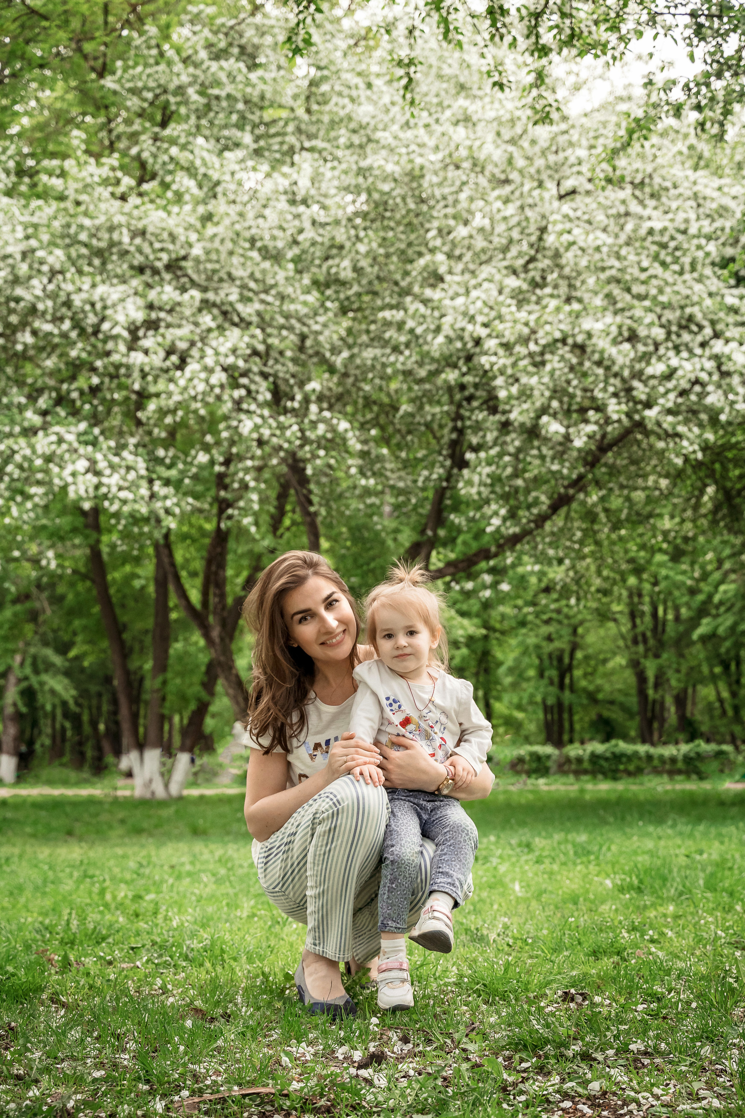 Семейная фотосессия в Королеве в Цветущих садах (Яблоневый сад)