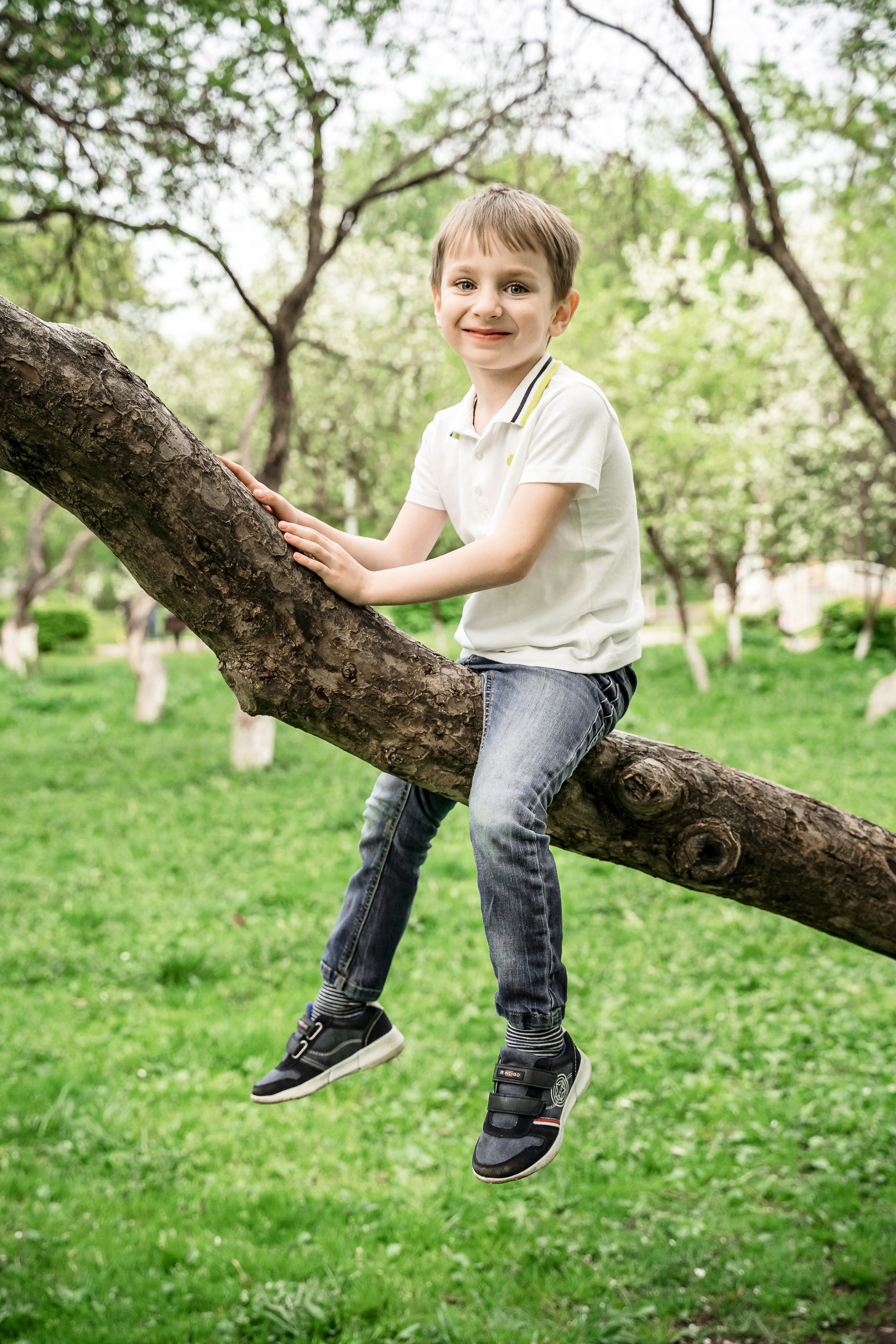 Семейная фотосессия в Королеве в Цветущих садах (Яблоневый сад)