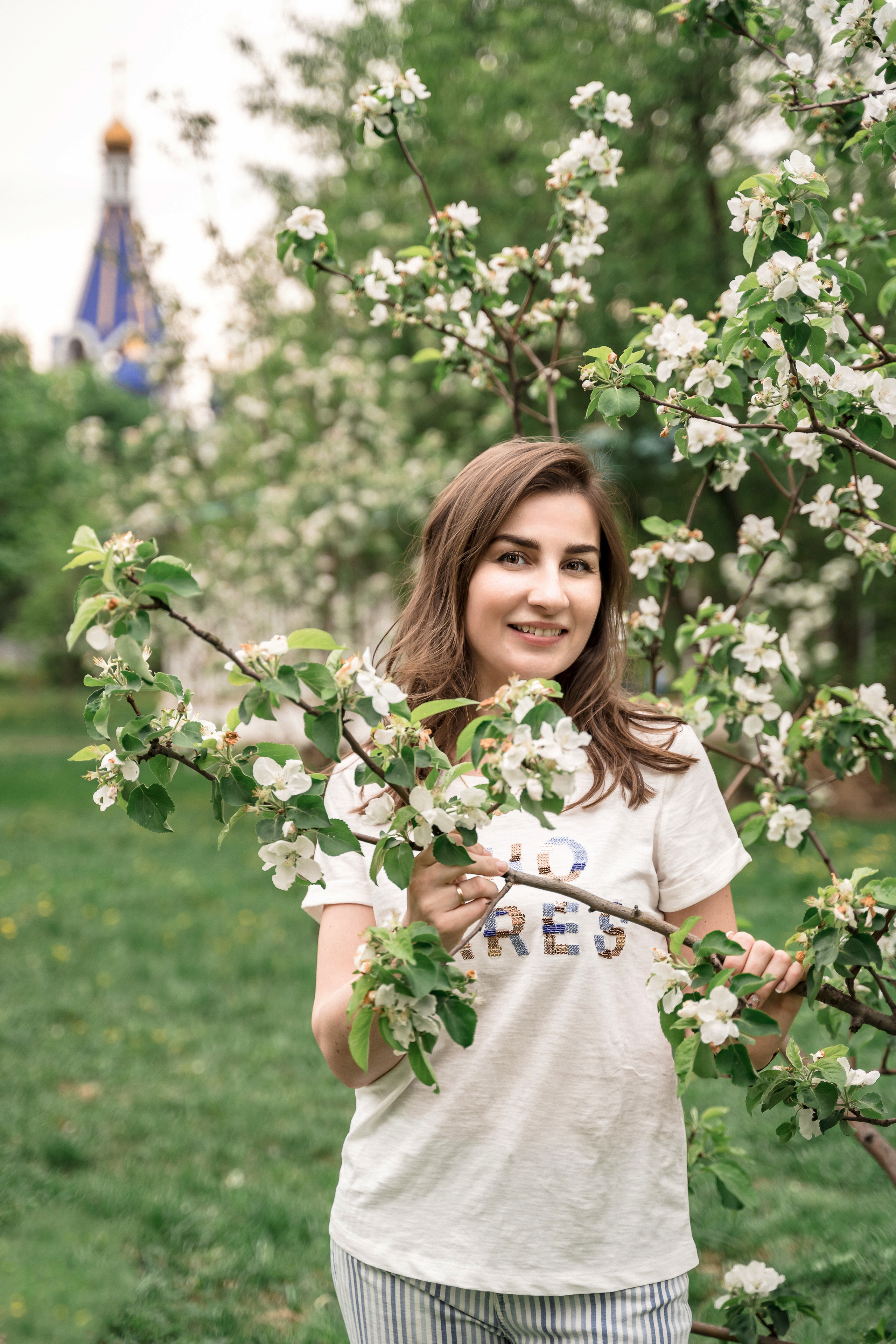 Семейная фотосессия в Королеве в Цветущих садах (Яблоневый сад)