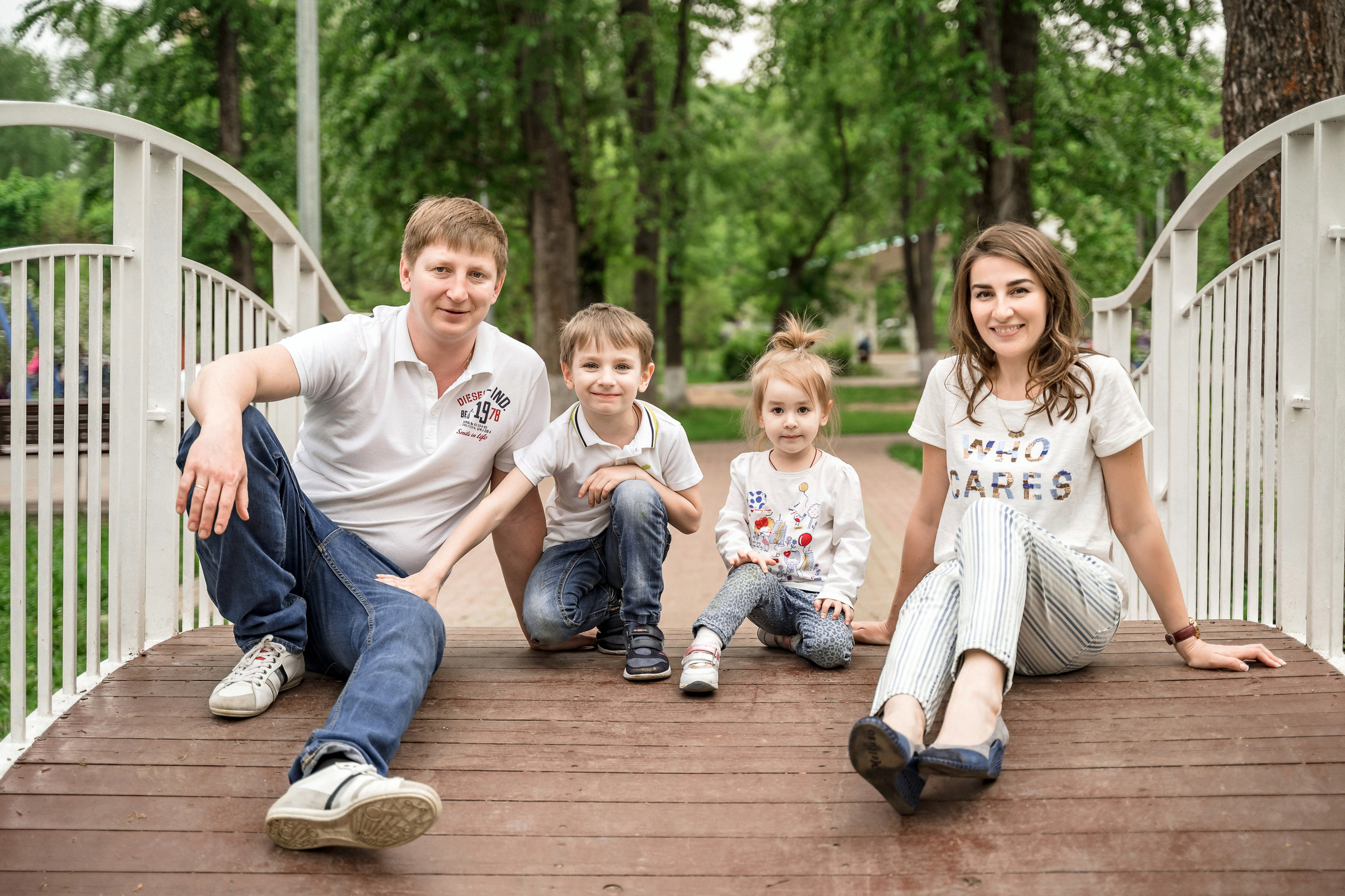 Семейная фотосессия в Королеве в Цветущих садах (Яблоневый сад)