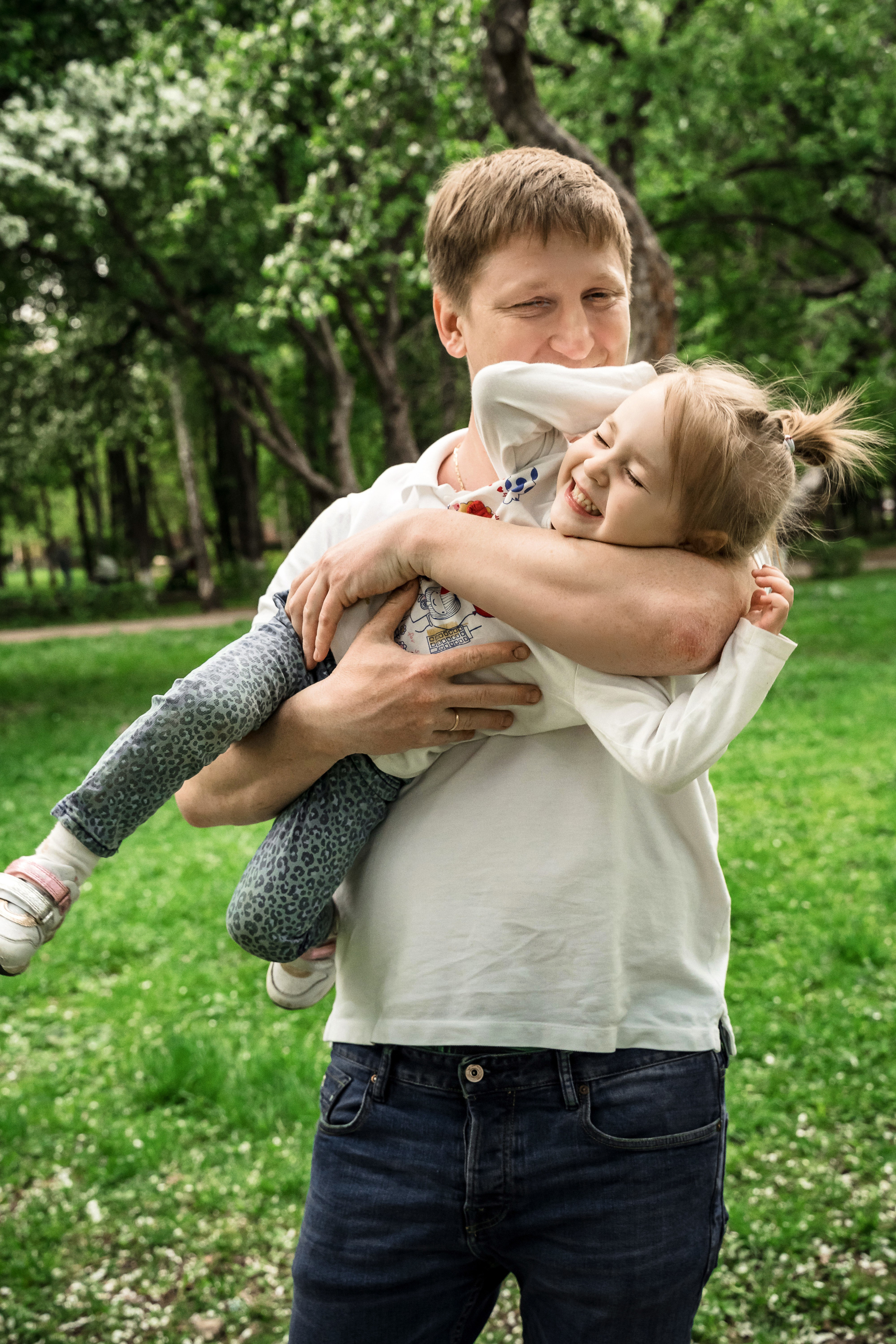 Семейная фотосессия в Королеве в Цветущих садах (Яблоневый сад)