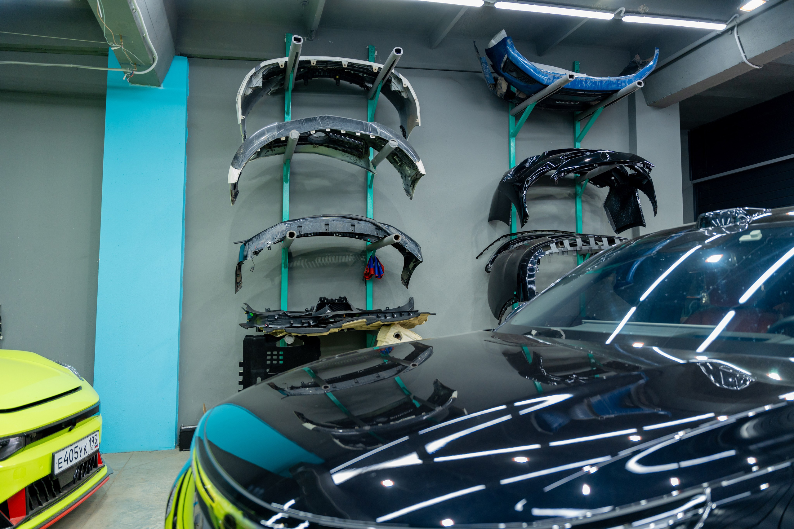 Интерьерная фотосъемка автосалона Elrus в Краснодаре. Zeekr, LiXiang Профессиональная фотосъемка интерьера премиум-автосалона в Краснодаре. Шедевры для Вас! Фотограф и Видеограф в Краснодаре Пахиев Руслан