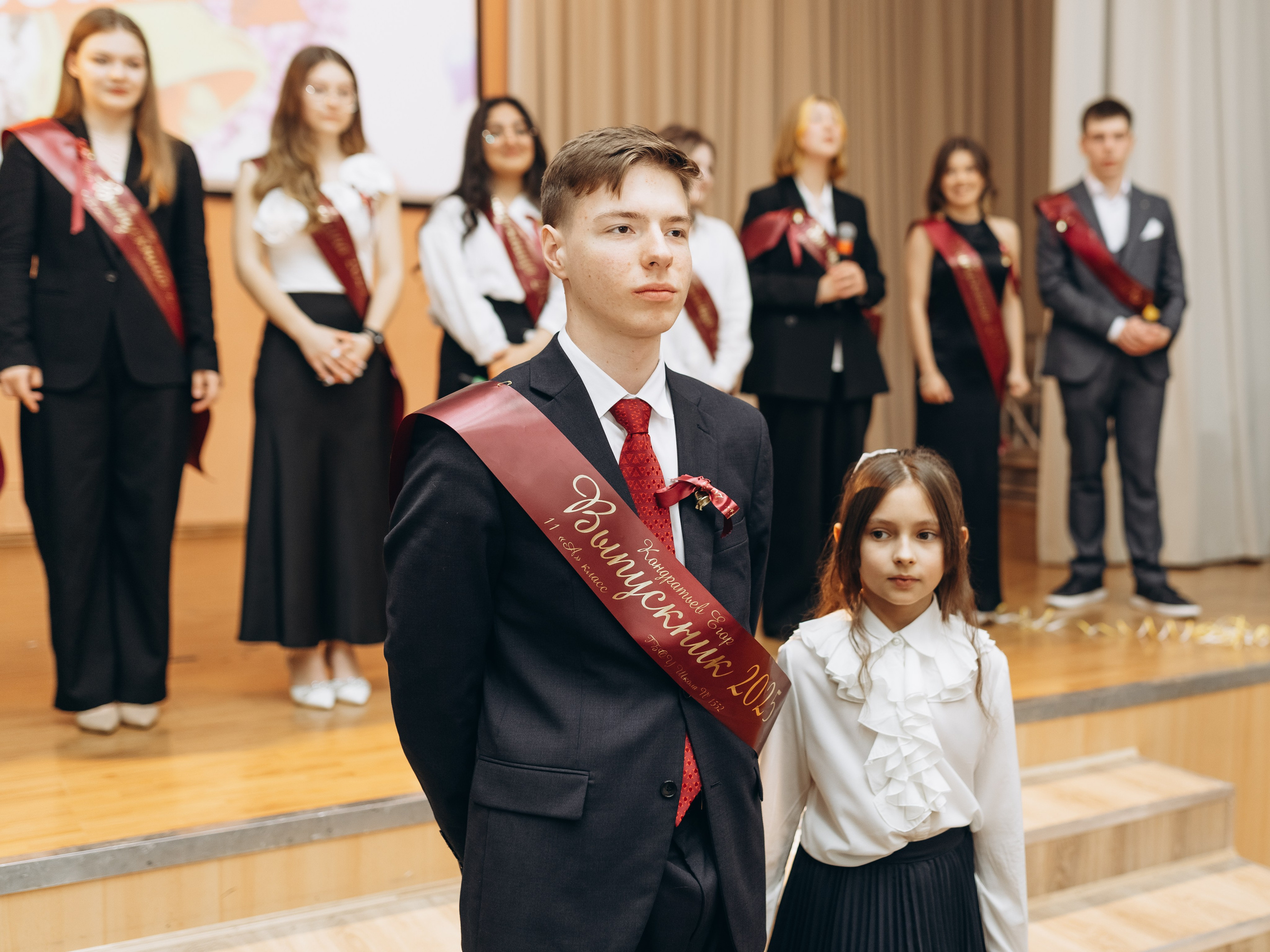 Последний звонок концерт+ фотозона. Фотограф Людмила Оюн